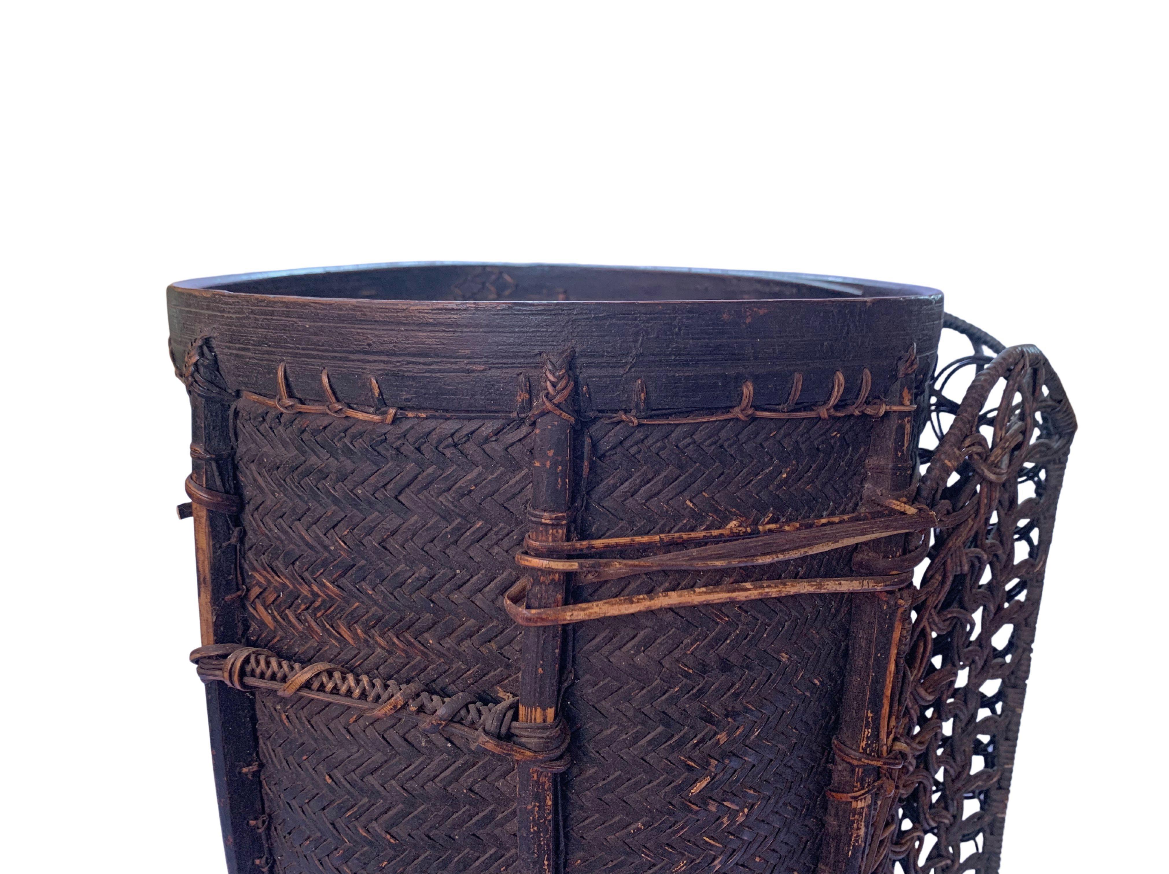 Vintage Rattan Basket Dayak Tribe Hand-Woven from Kalimantan, Borneo For Sale 1