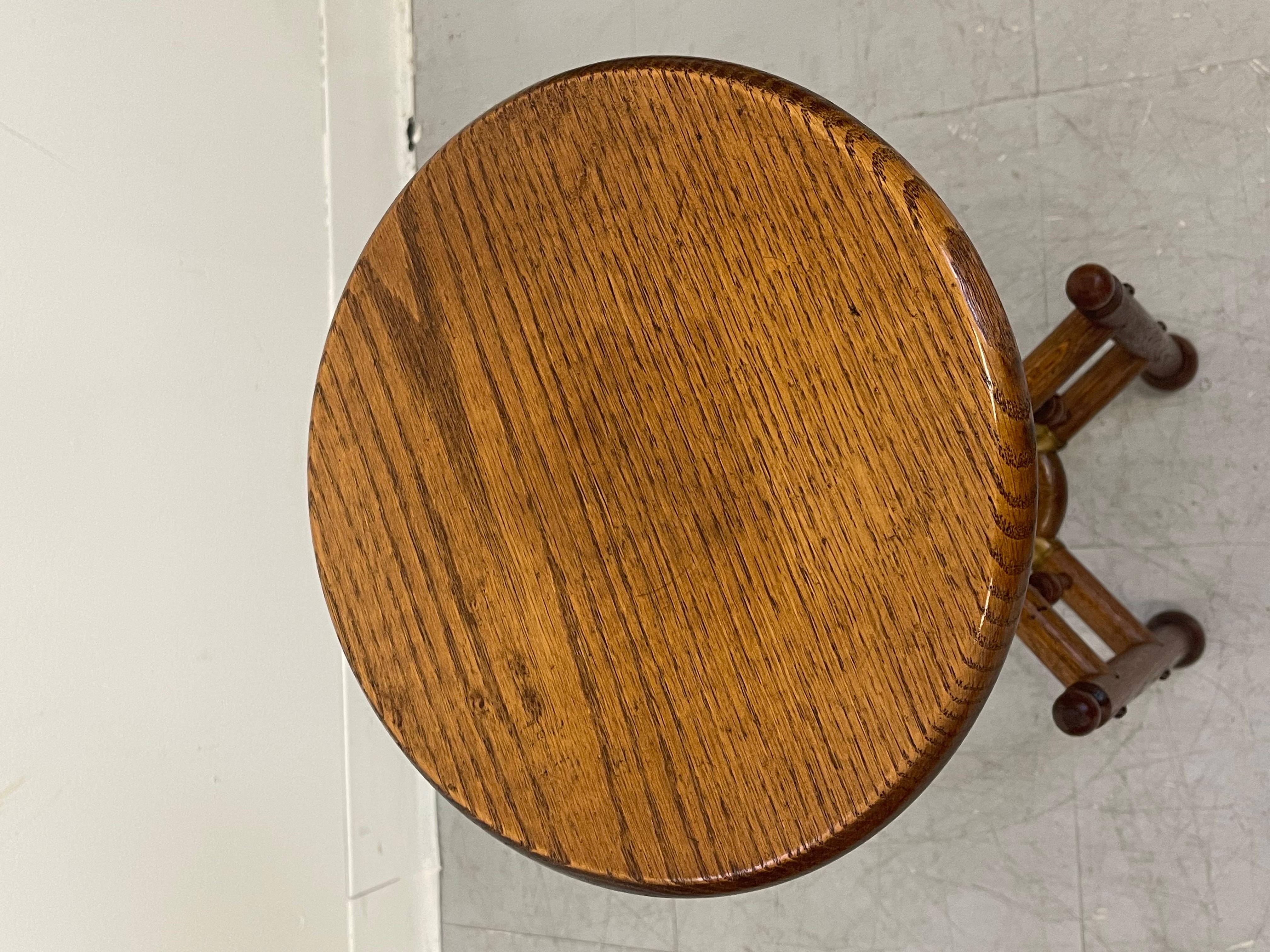 Vintage Rattan Caning Circular
Side Table For Sale 4