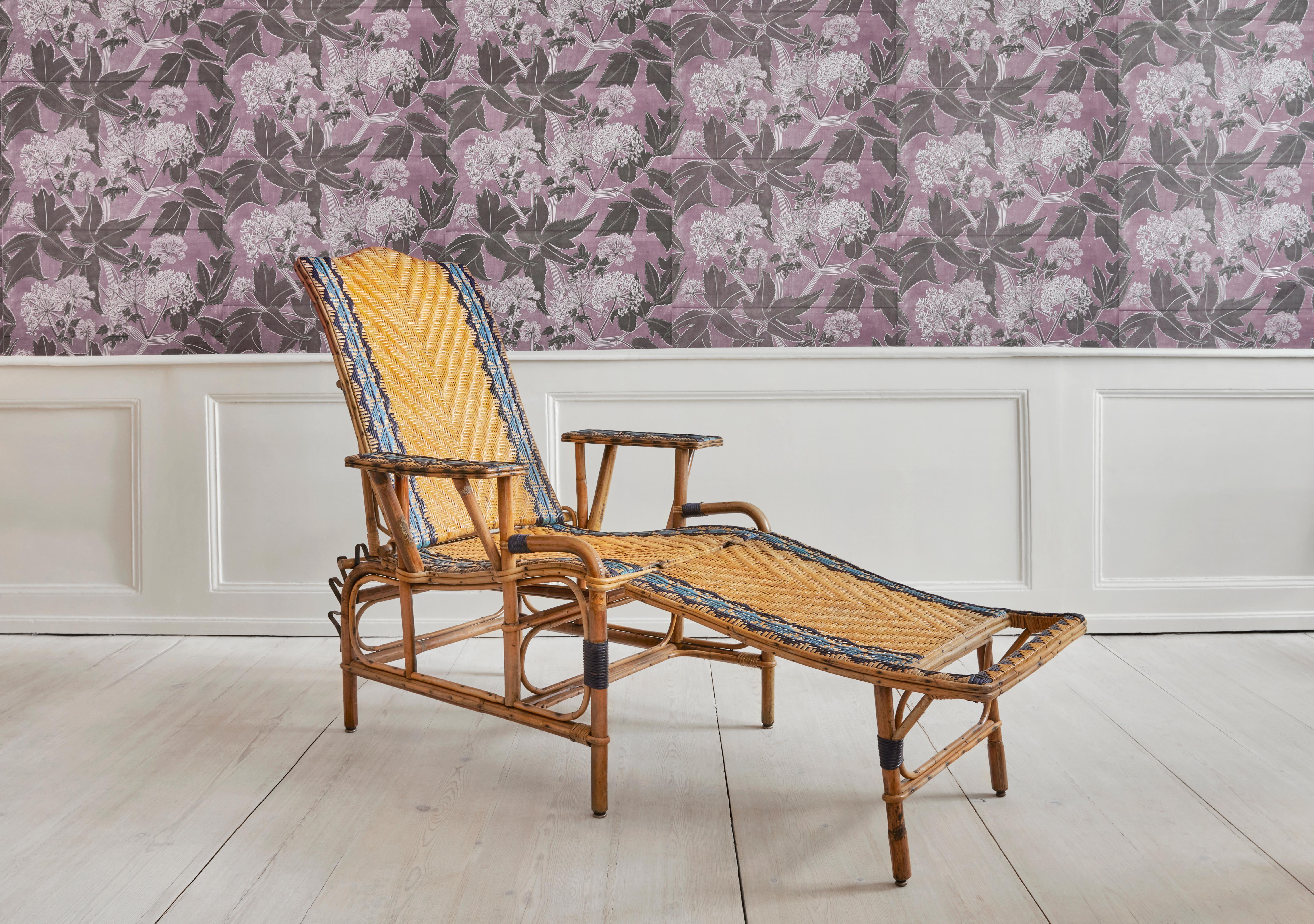 France, 1930's

Vintage chaise longue in rattan with blue and black woven details. 

Measures: H 105 x W 70 x D 65 (udfoldet 135) cm.