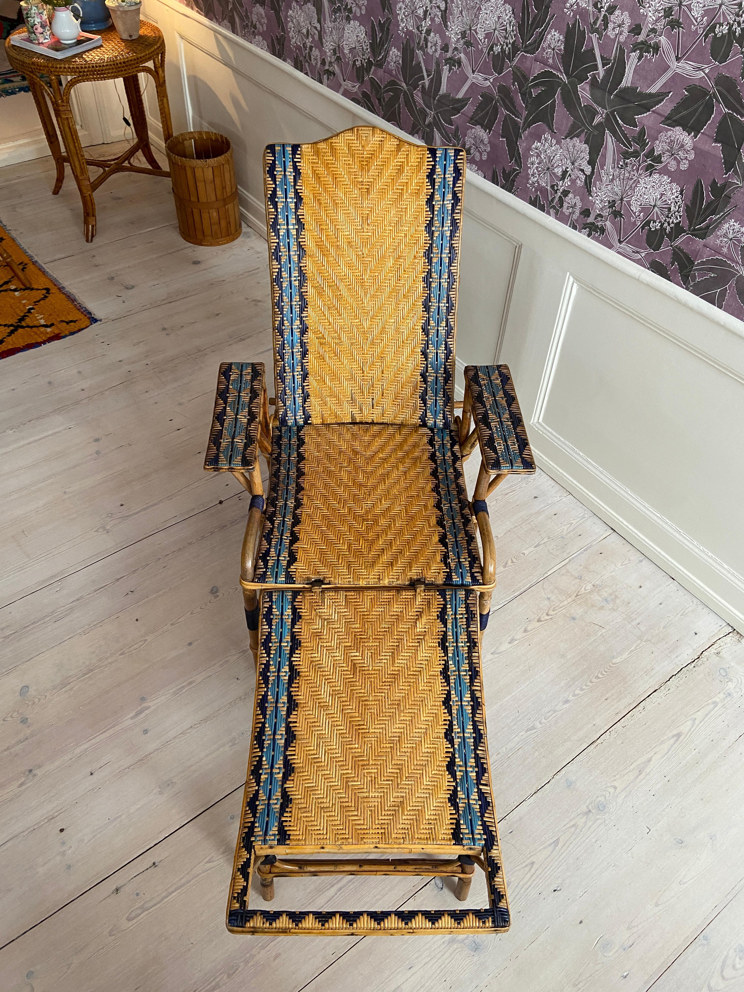 French Vintage Rattan Chaise Longue with Blue and Black Woven Details, France, 1930's