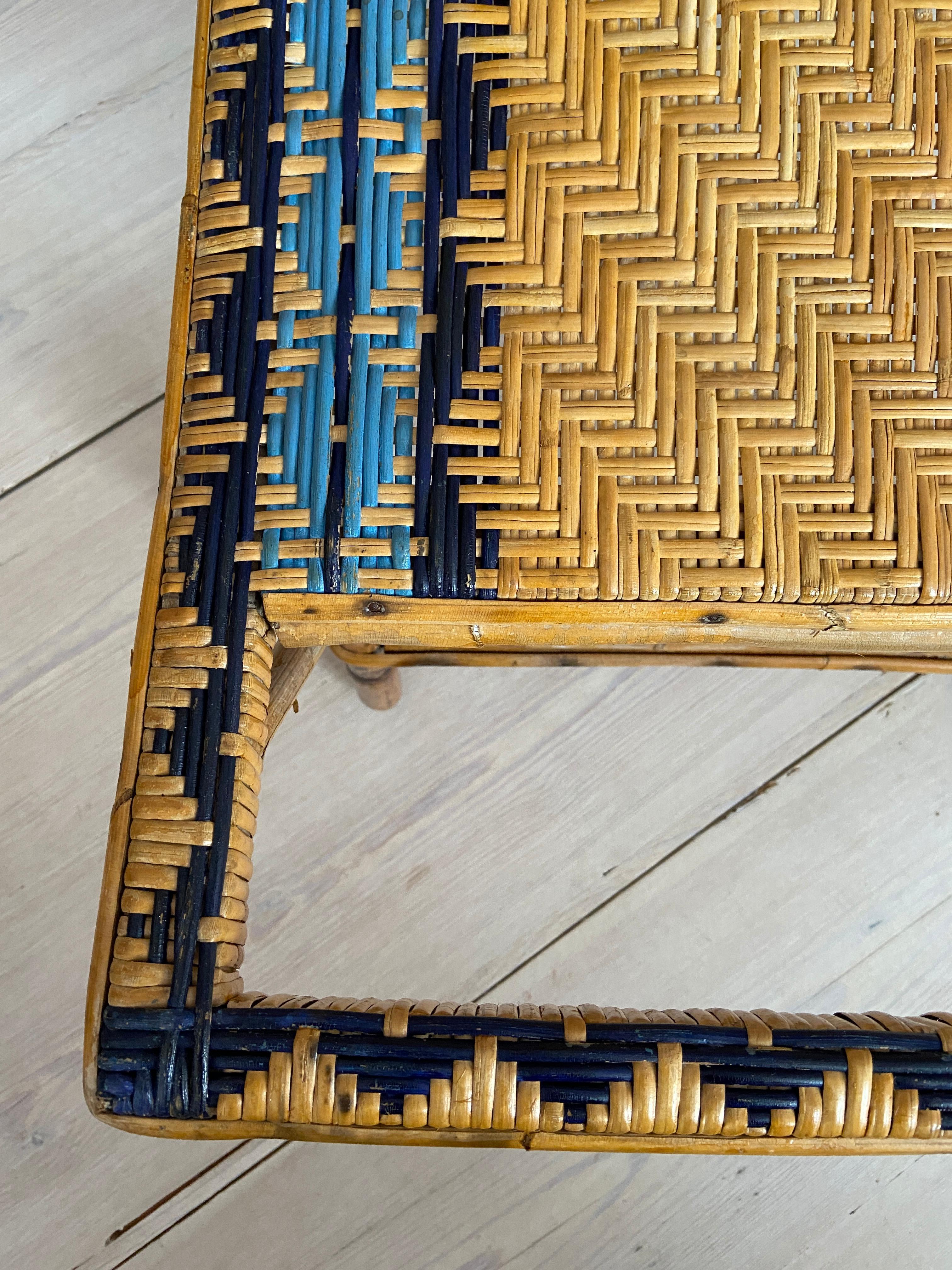 Vintage Rattan Chaise Longue with Blue and Black Woven Details, France, 1930's In Good Condition In Copenhagen K, DK