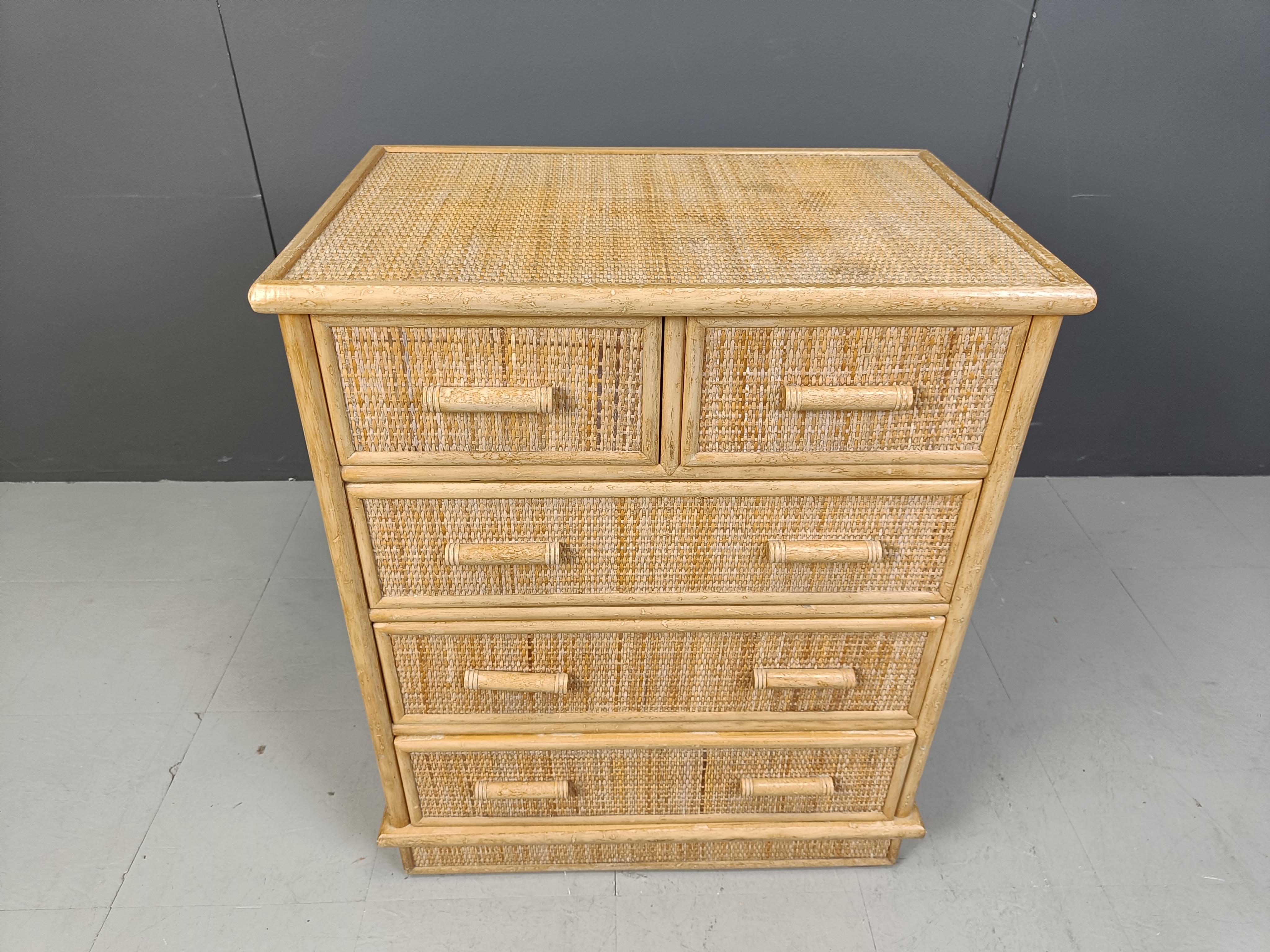 
Elegant wooden and rattan chest of drawers/cabinet with 5 drawers.

Good condition

Ideal storage piece for a bathroom or hallway.

1970s - France

Dimensions:

Height: 80cm
Width: 65cm
Depth: 45cm

Ref.: 897046