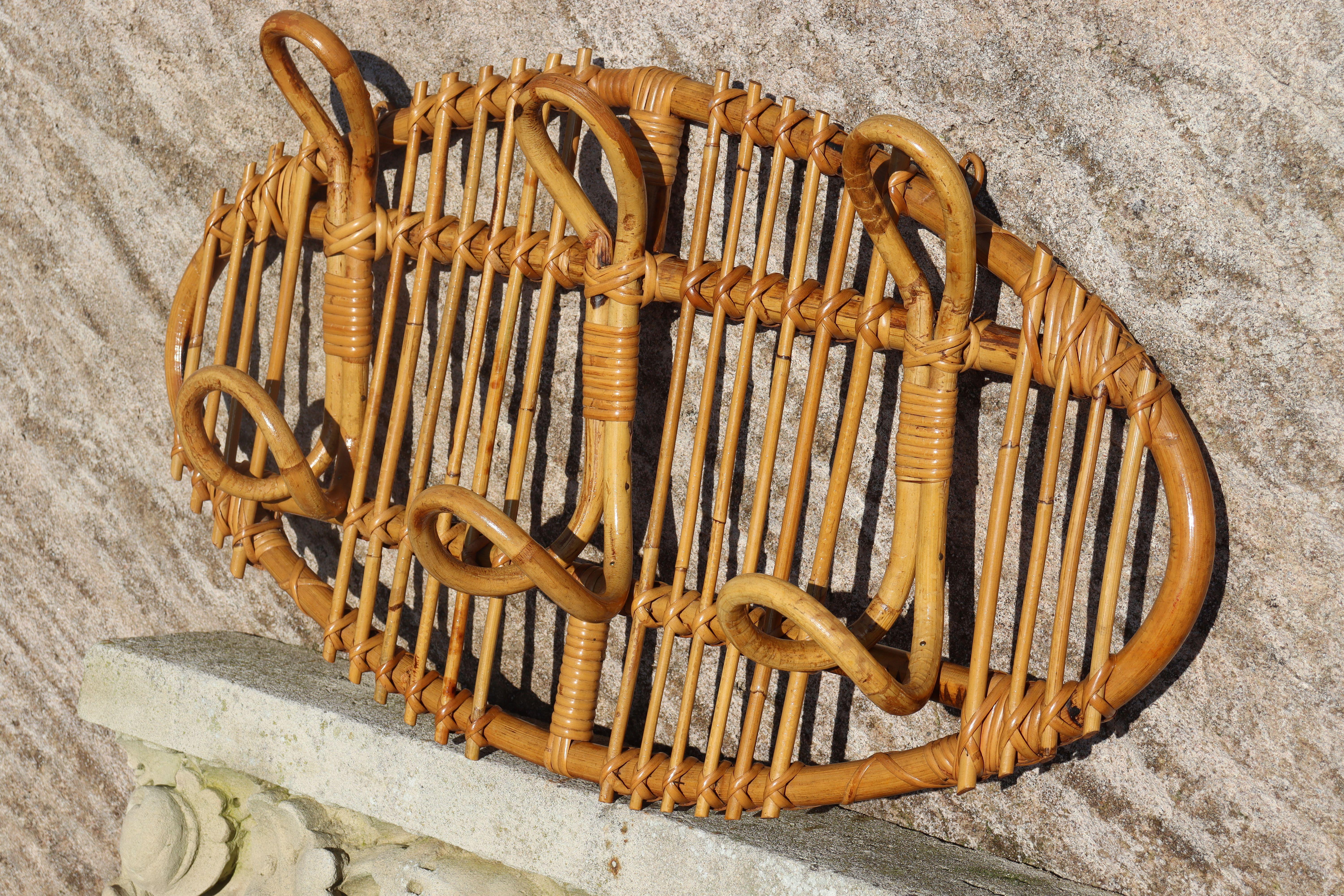 Rattan coat rack, oval shape. Composed of three hooks. Origin Italy. 60/70's era.