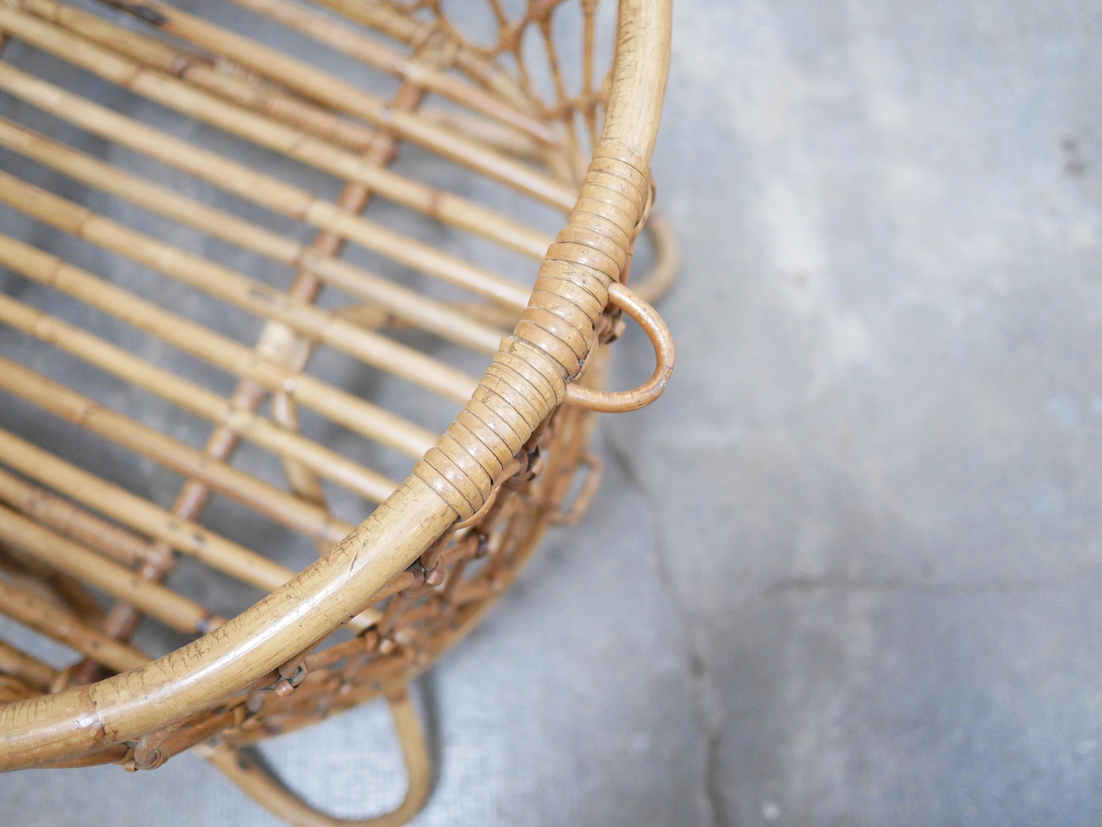 French Vintage rattan cradle For Sale