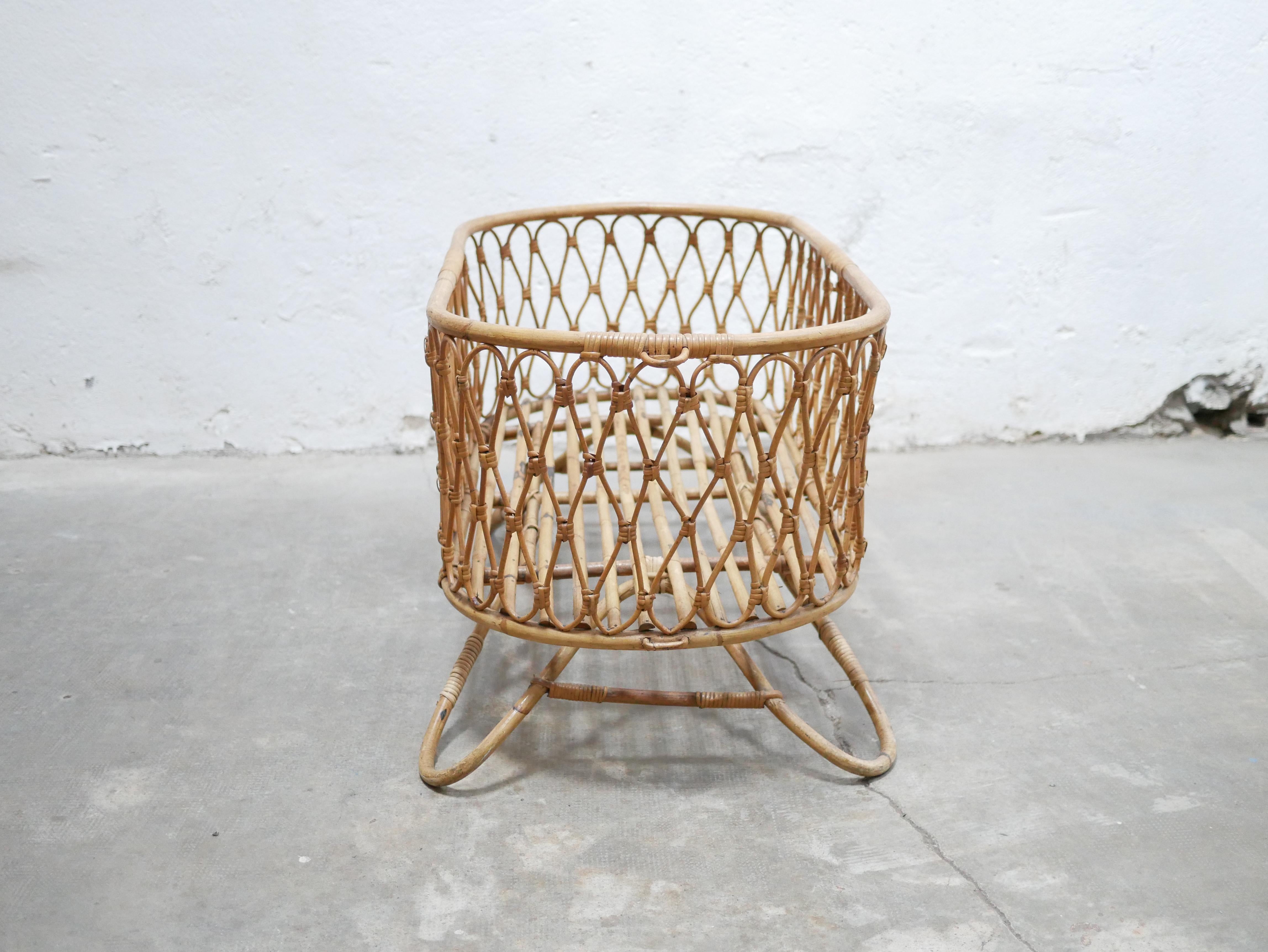 Vintage rattan cradle In Good Condition For Sale In AIGNAN, FR