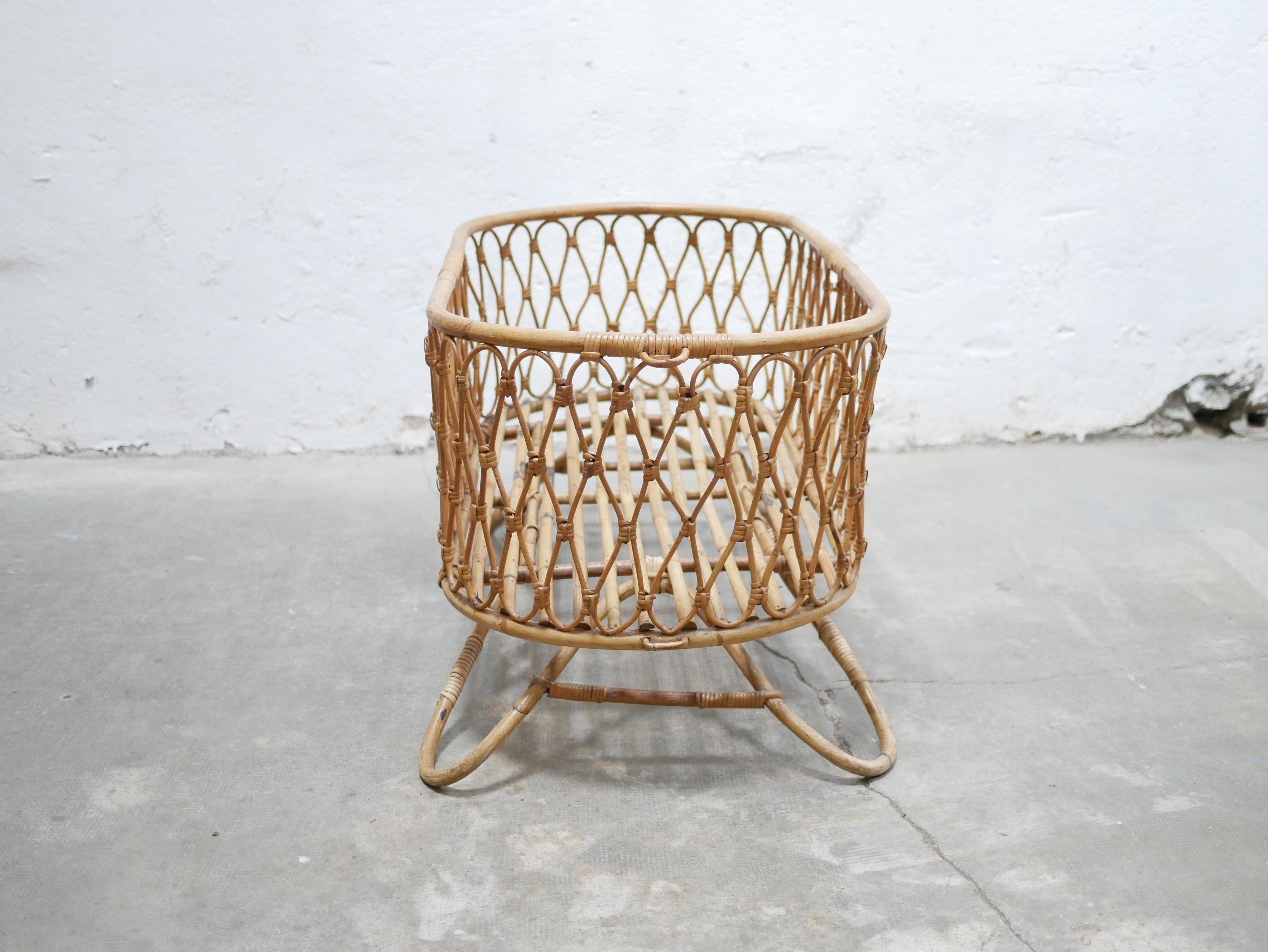Francese Culla in rattan vintage in vendita
