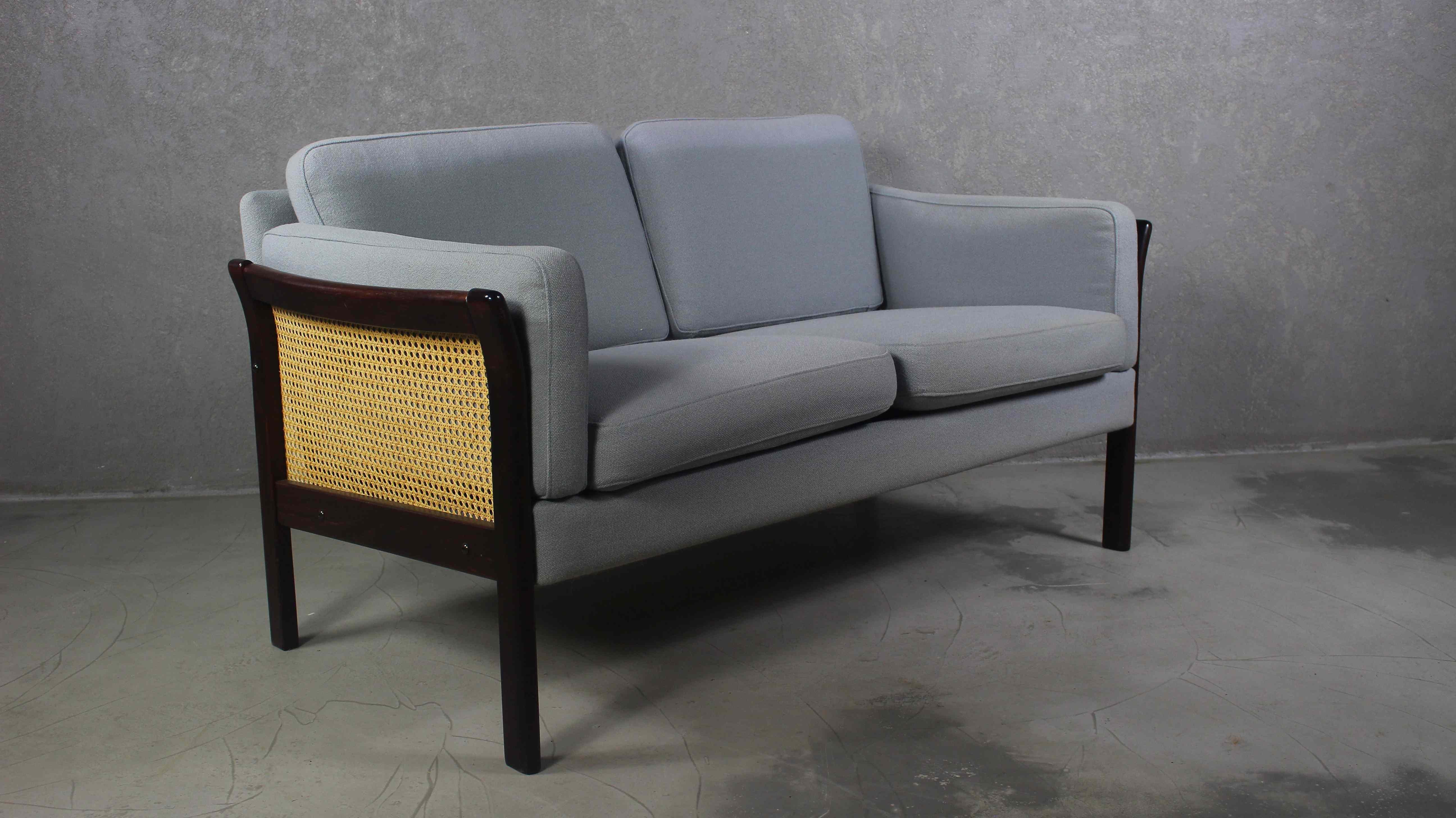 Vintage Rattan Danish Sofa, 1970s In Good Condition In ŚWINOUJŚCIE, 32