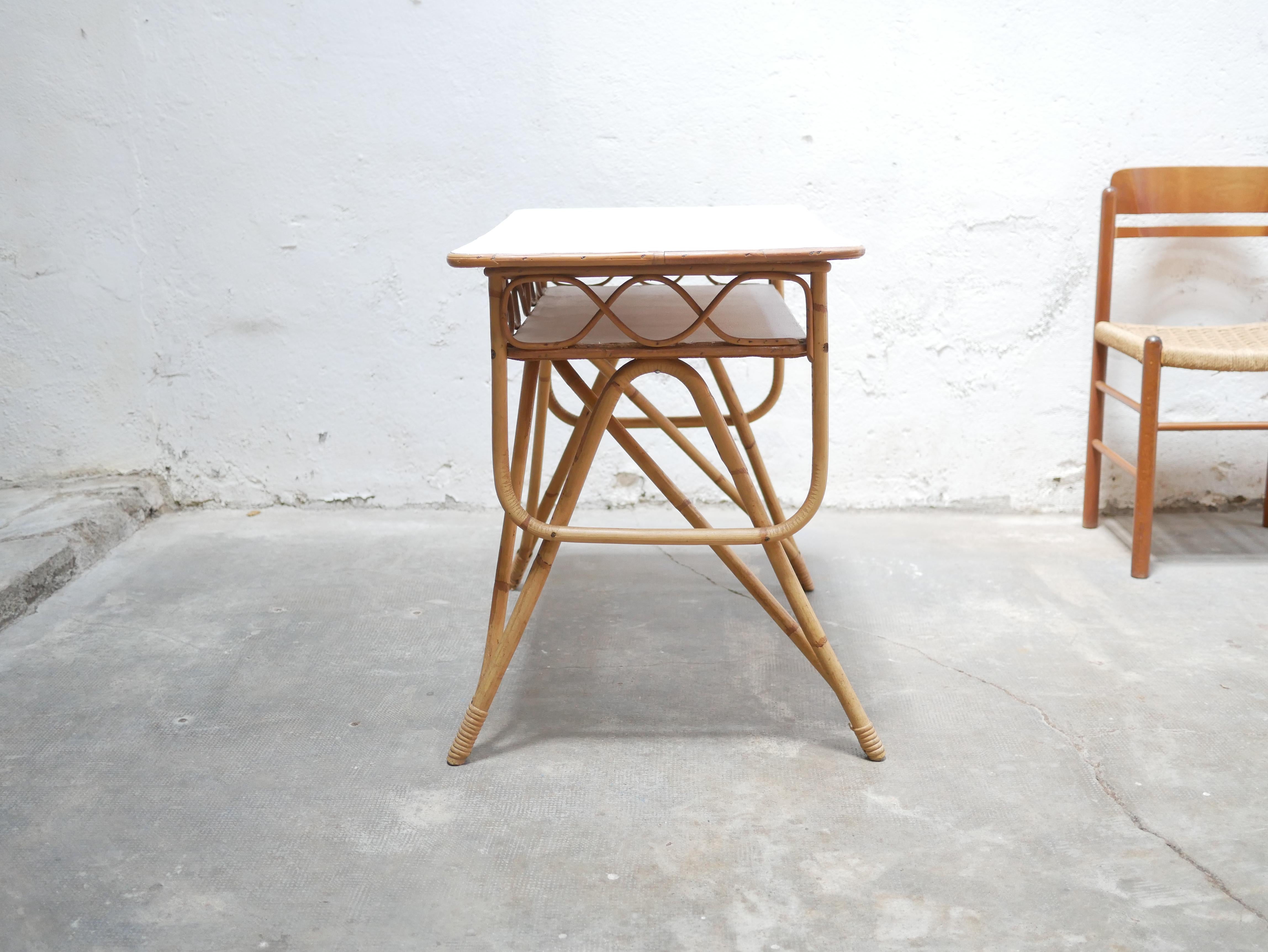 Scrivania in rattan vintage In condizioni buone in vendita a AIGNAN, FR