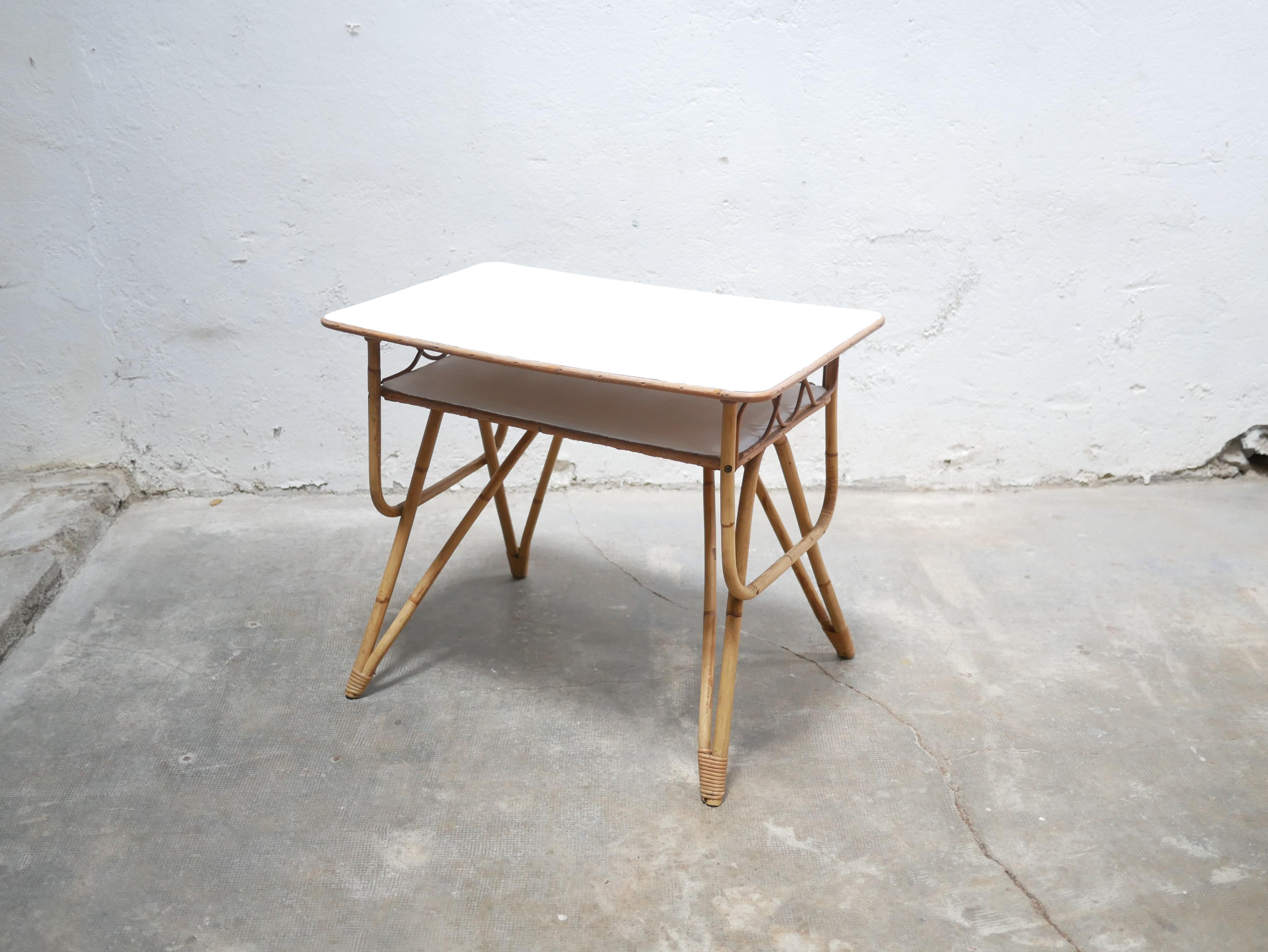 Scrivania in rattan vintage in vendita 1