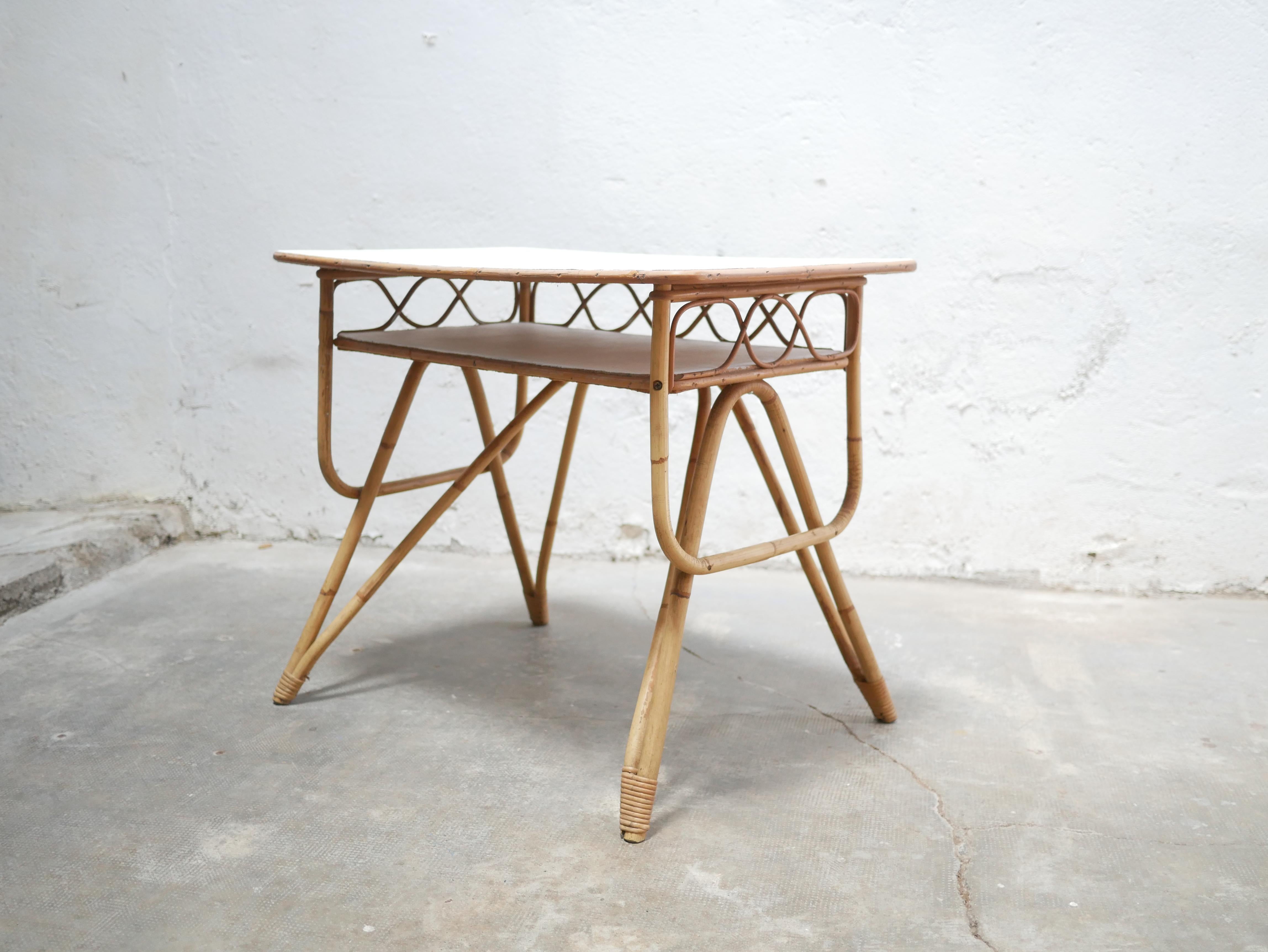 Scrivania in rattan vintage in vendita 3
