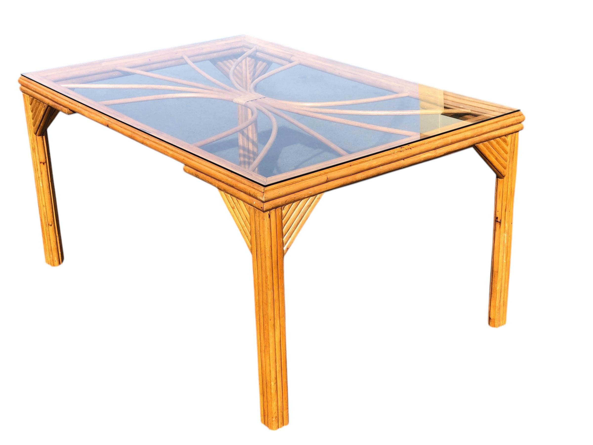 Set da pranzo in rattan d'epoca con sei sedie attribuito a McGuire in vendita 5