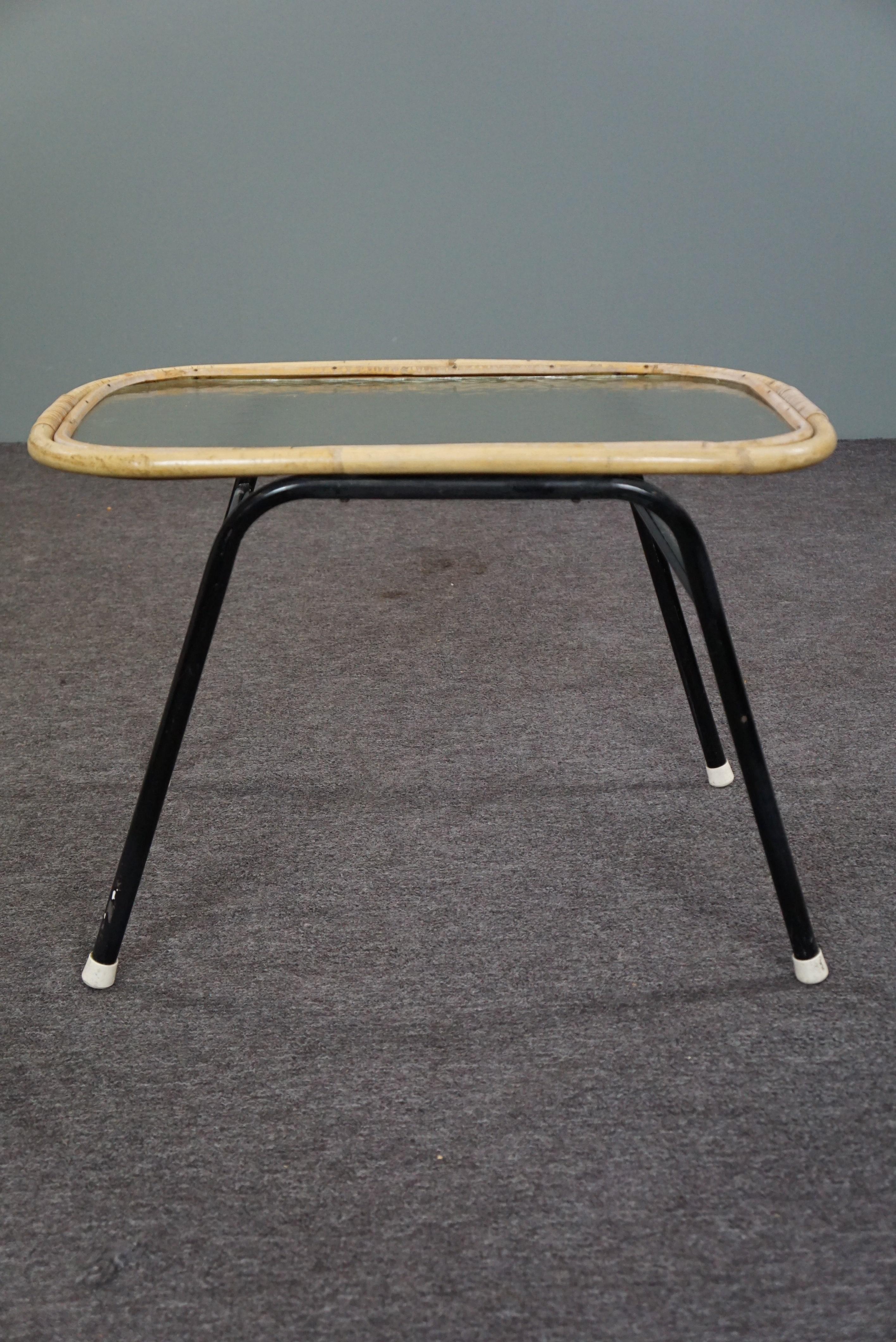 Vintage rattan Dutch Design coffee table with cloud glass top, 1960 In Good Condition For Sale In Harderwijk, NL