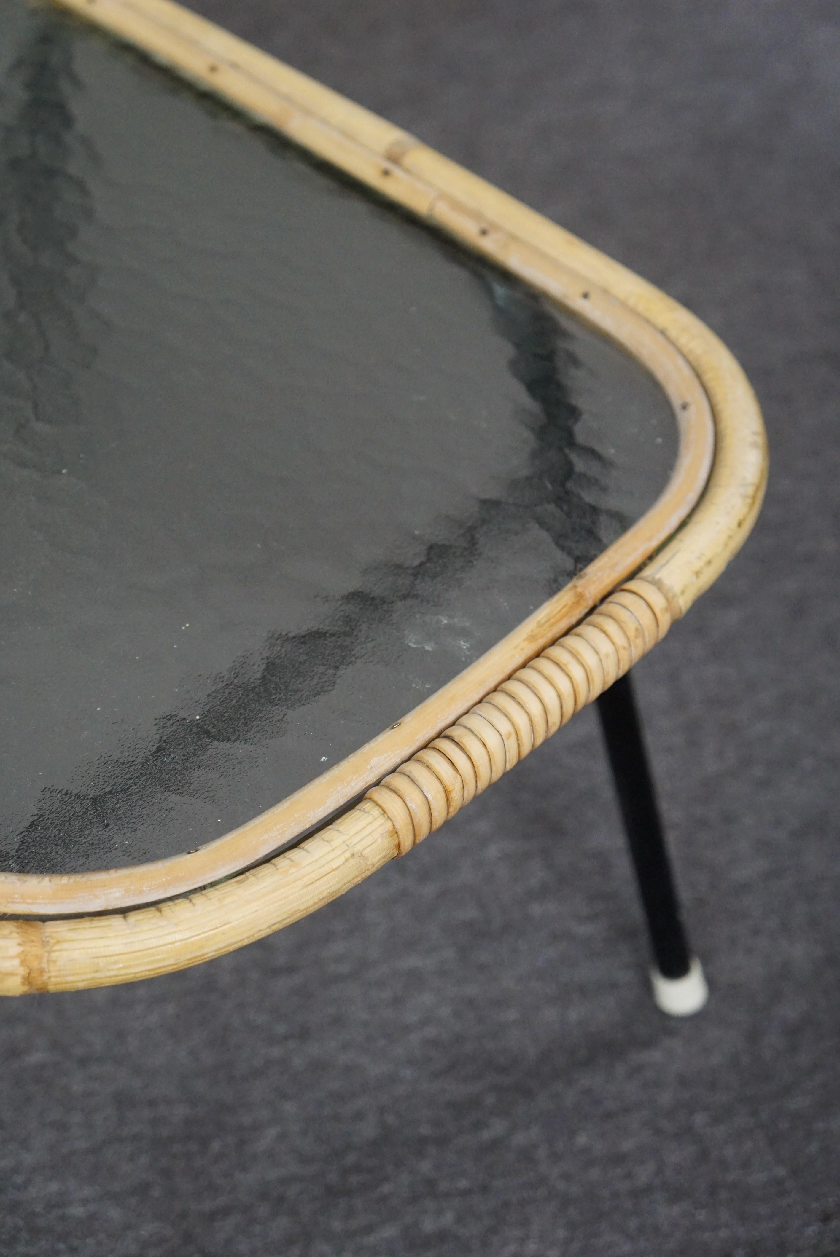 Vintage rattan Dutch Design coffee table with cloud glass top, 1960 For Sale 1