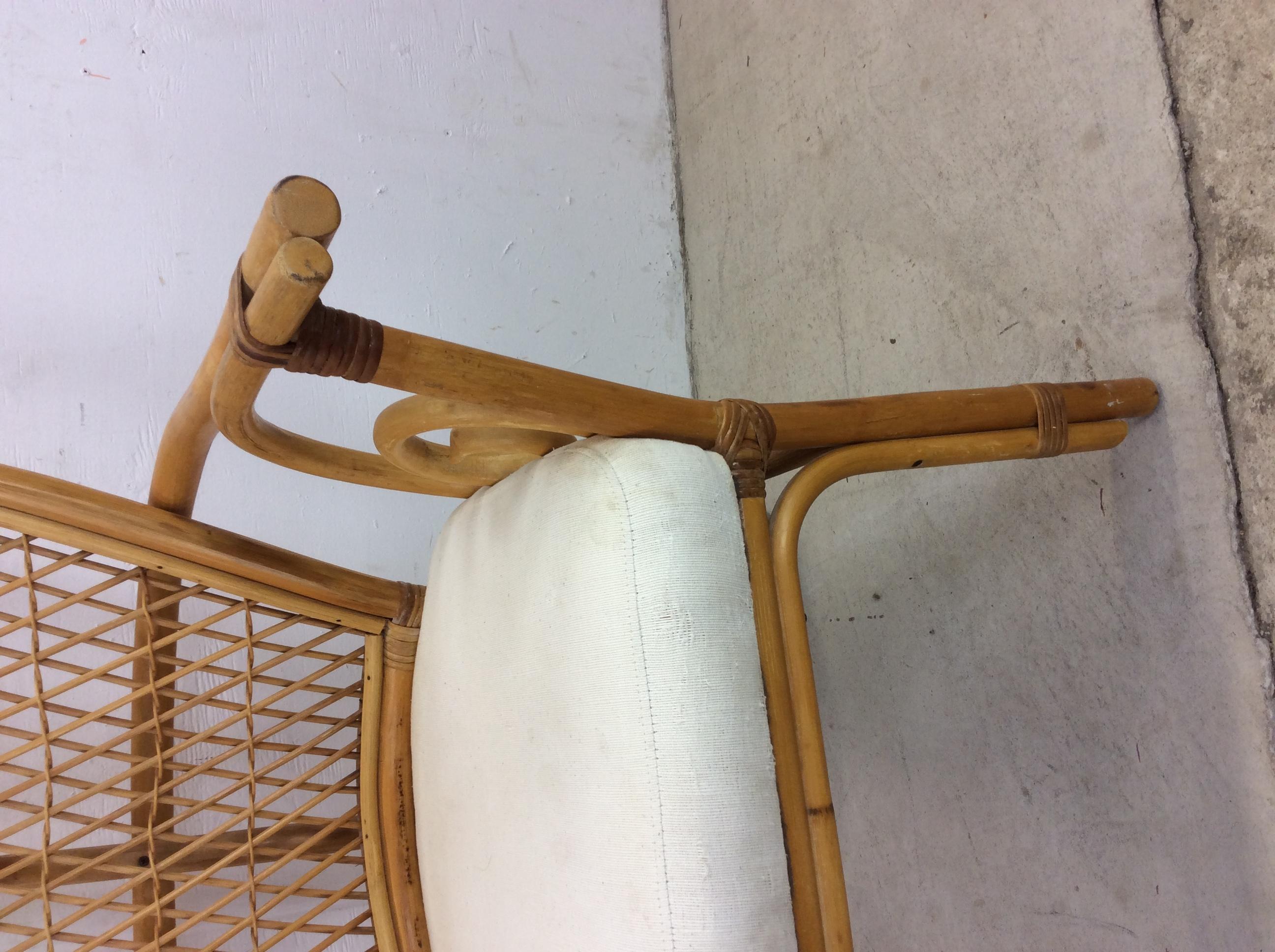 Vintage Rattan Fanback Accent Chair In Good Condition For Sale In Freehold, NJ