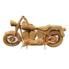 Escultura vintage de ratán Harley Davidson de tamaño natural Mimbre costero Bambú
