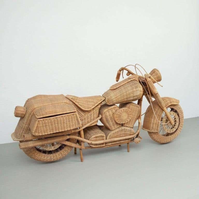 Mid-Century moderno Moto Harley in rattan vintage, dimensioni reali, Spagna, circa 1970 in vendita