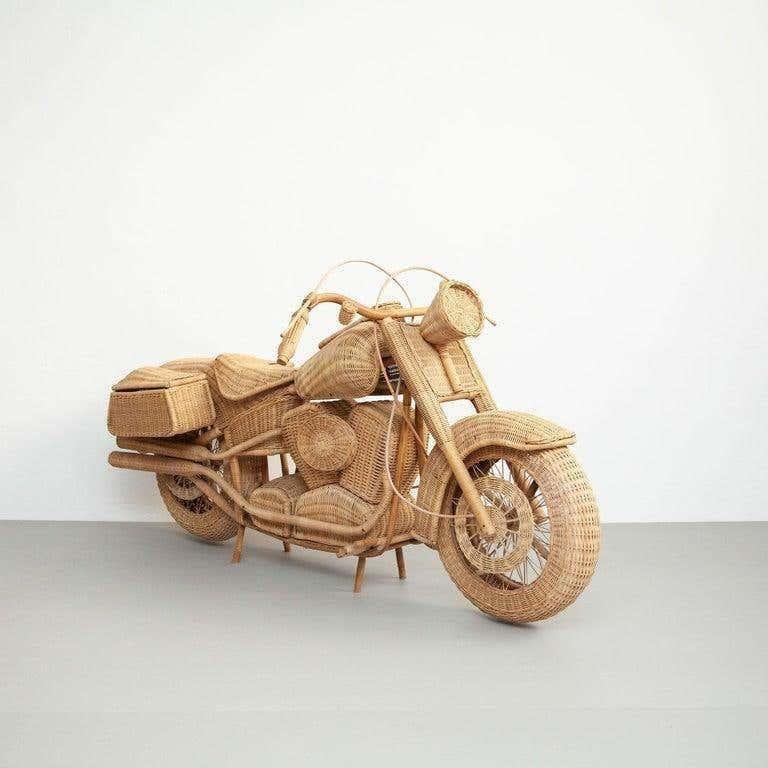 Spagnolo Moto Harley in rattan vintage, dimensioni reali, Spagna, circa 1970 in vendita