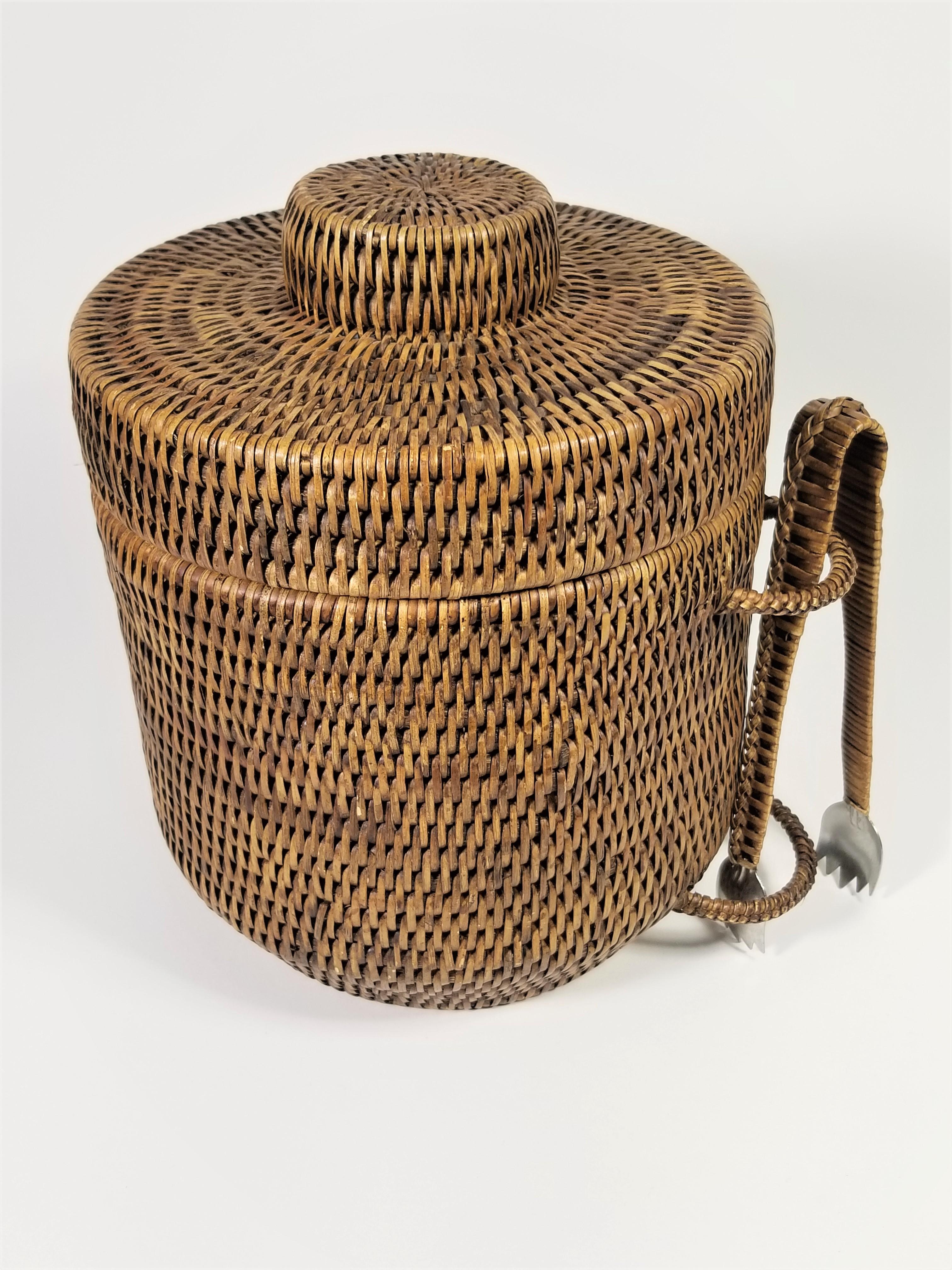 Vintage Rattan Ice Bucket with Tongs In Excellent Condition In New York, NY