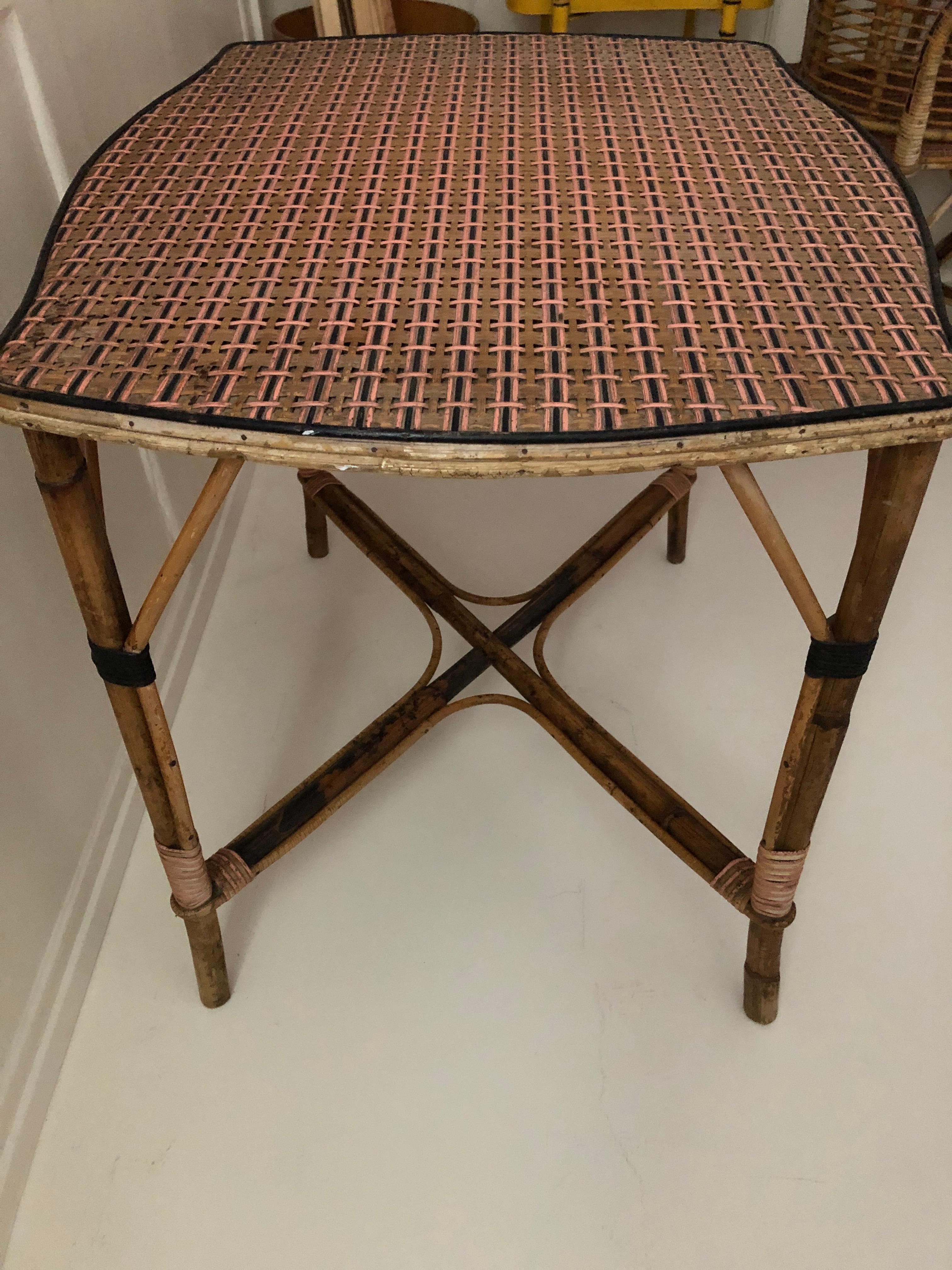 Vintage Rattan Intimate Tea Table with Pink Woven Details, France 1920s In Good Condition In Copenhagen K, DK