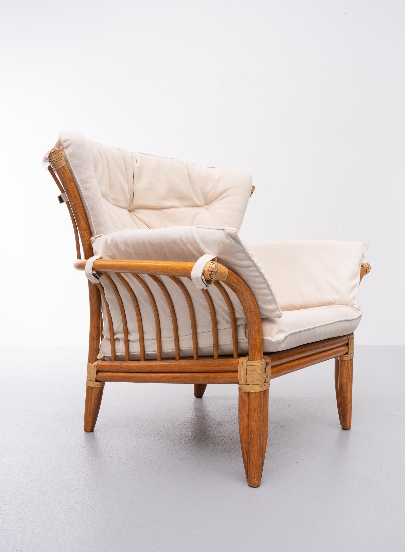 Very nice model. Vintage Italian rattan lounge chair, 1980s good sitting comfort.