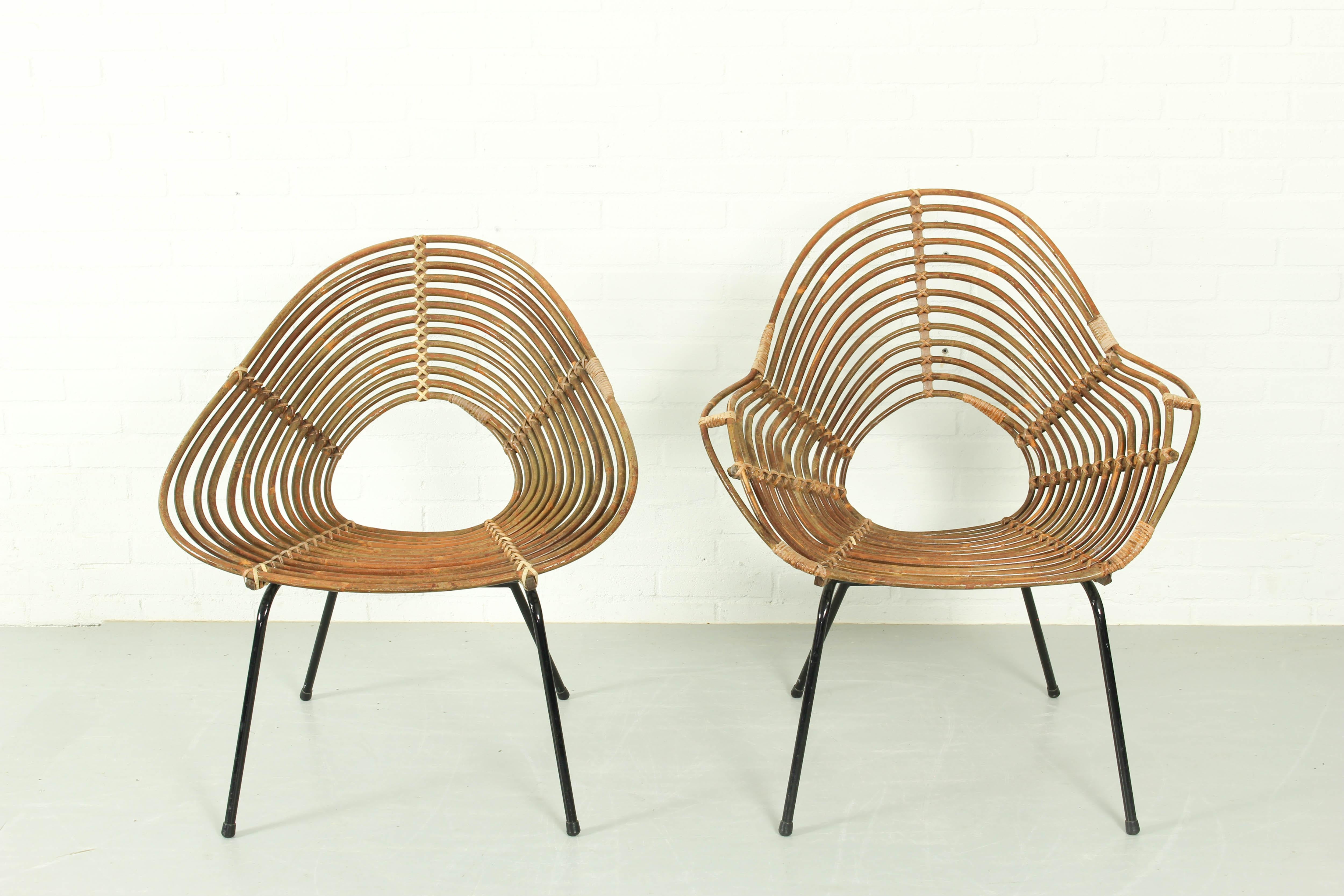 Ensemble de 2 rares chaises en rotin conçues par H. Broekhuizen pour Rohe Noordwolde dans les années 1960. Bien que ces chaises en rotin paraissent simples, leur fabrication nécessite un véritable savoir-faire. À Noordwolde, on travaille le rotin