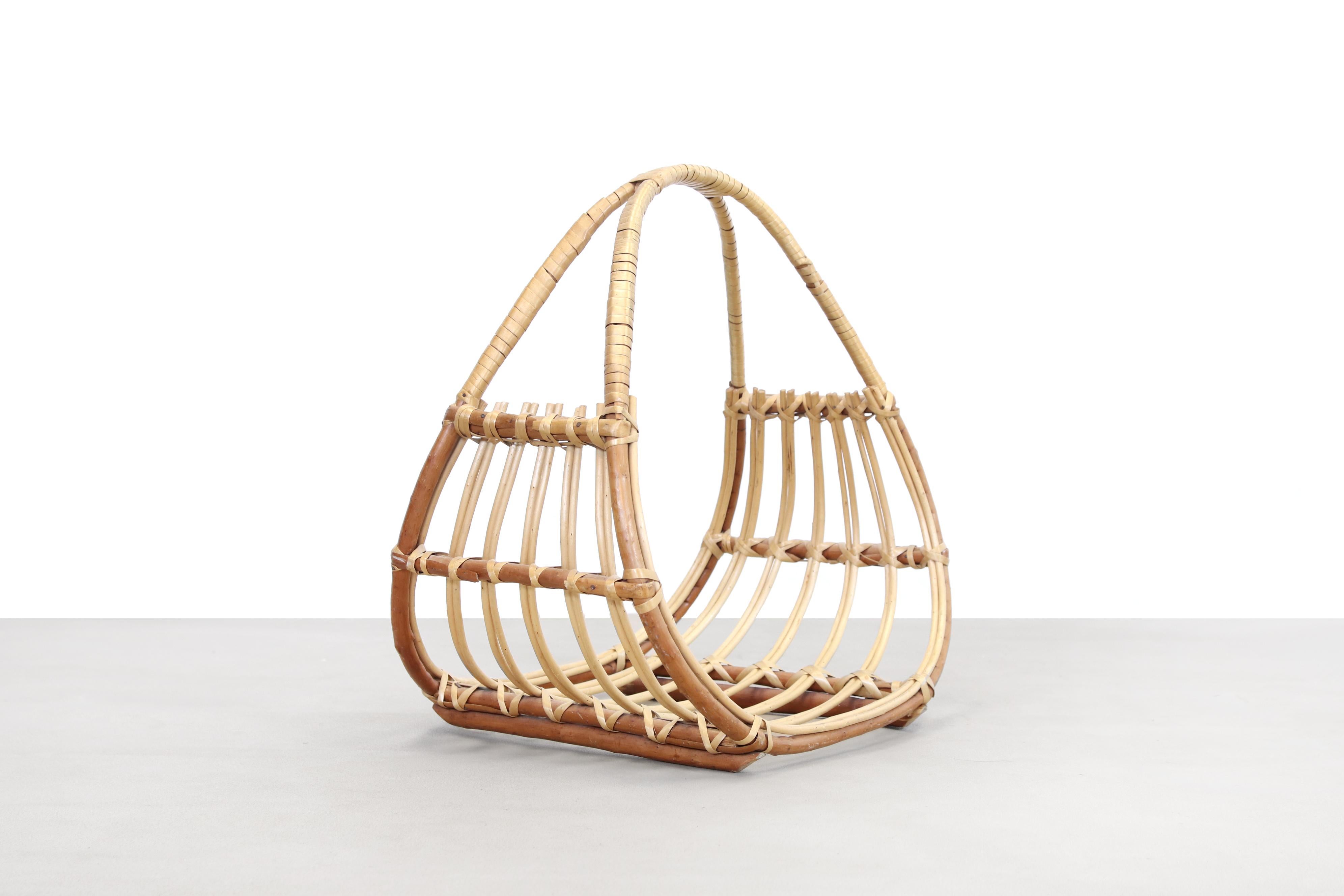 Beautiful rattan basket for magazines, newspapers or books. Versatile in use.
This amazing item was produced in Italy during the 1960s and fits perfectly within the natural minimalist Japandi style.