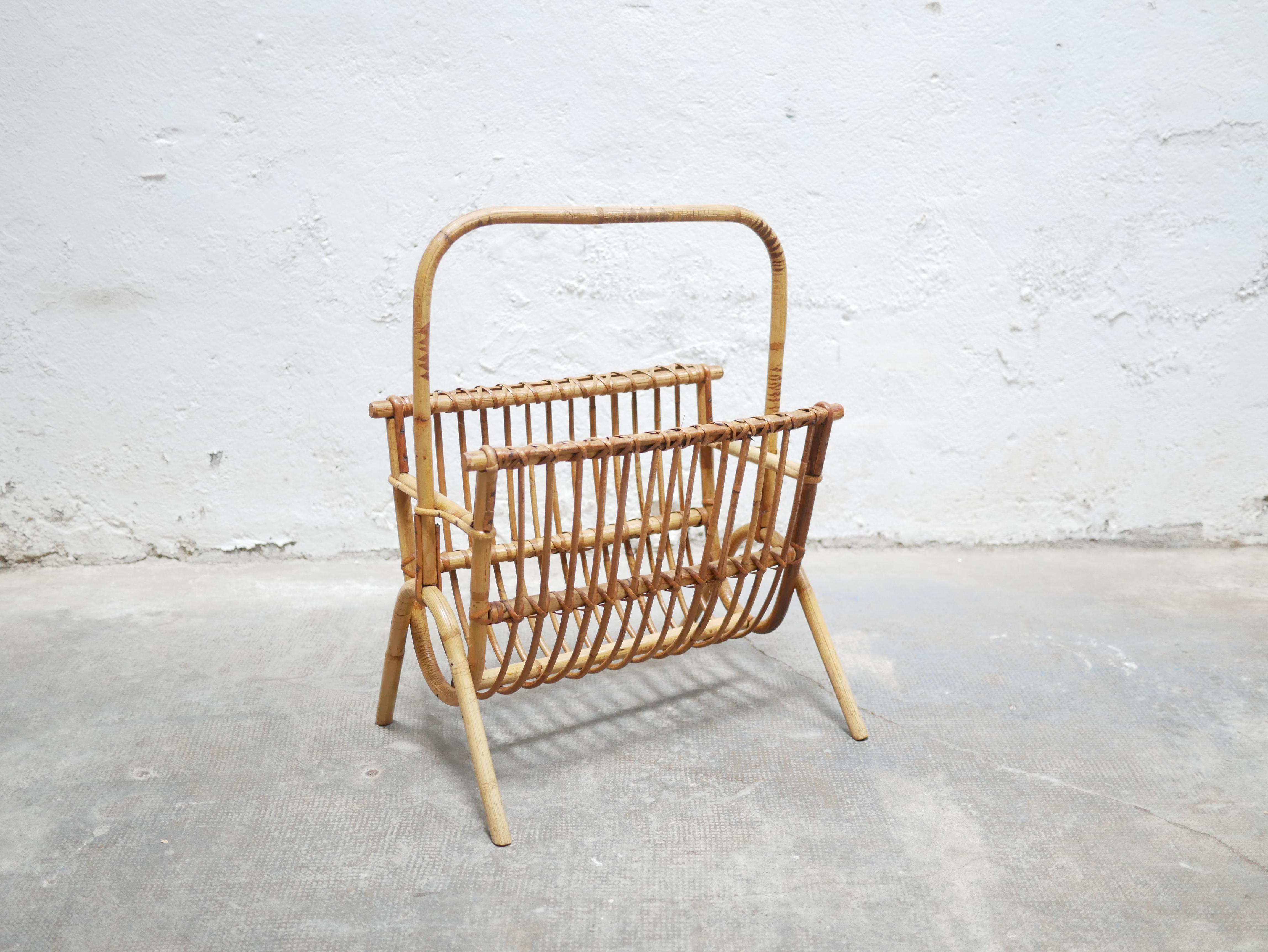 Vintage rattan magazine rack For Sale 4