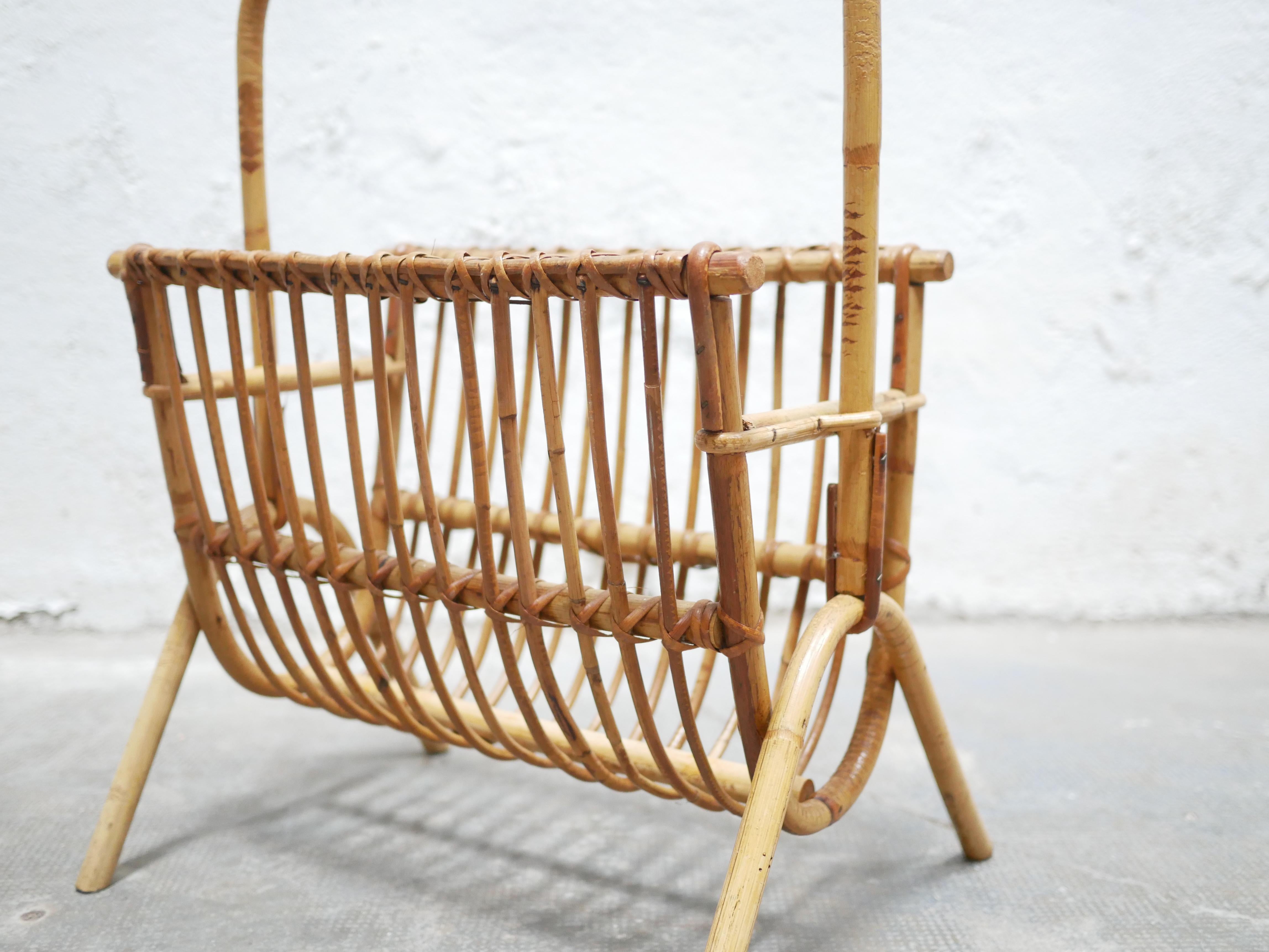 Vintage rattan magazine rack For Sale 5