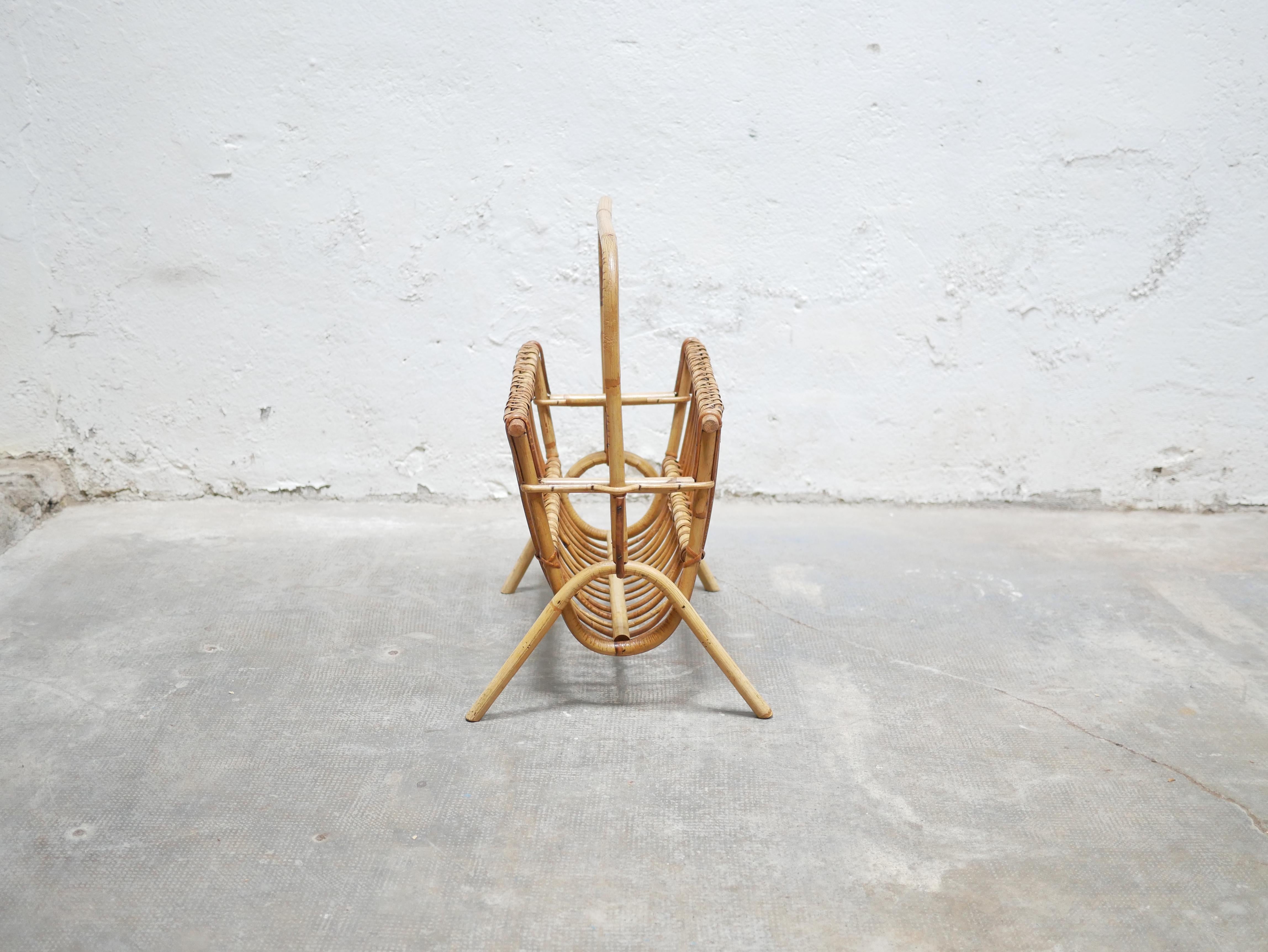 Vintage rattan magazine rack For Sale 6