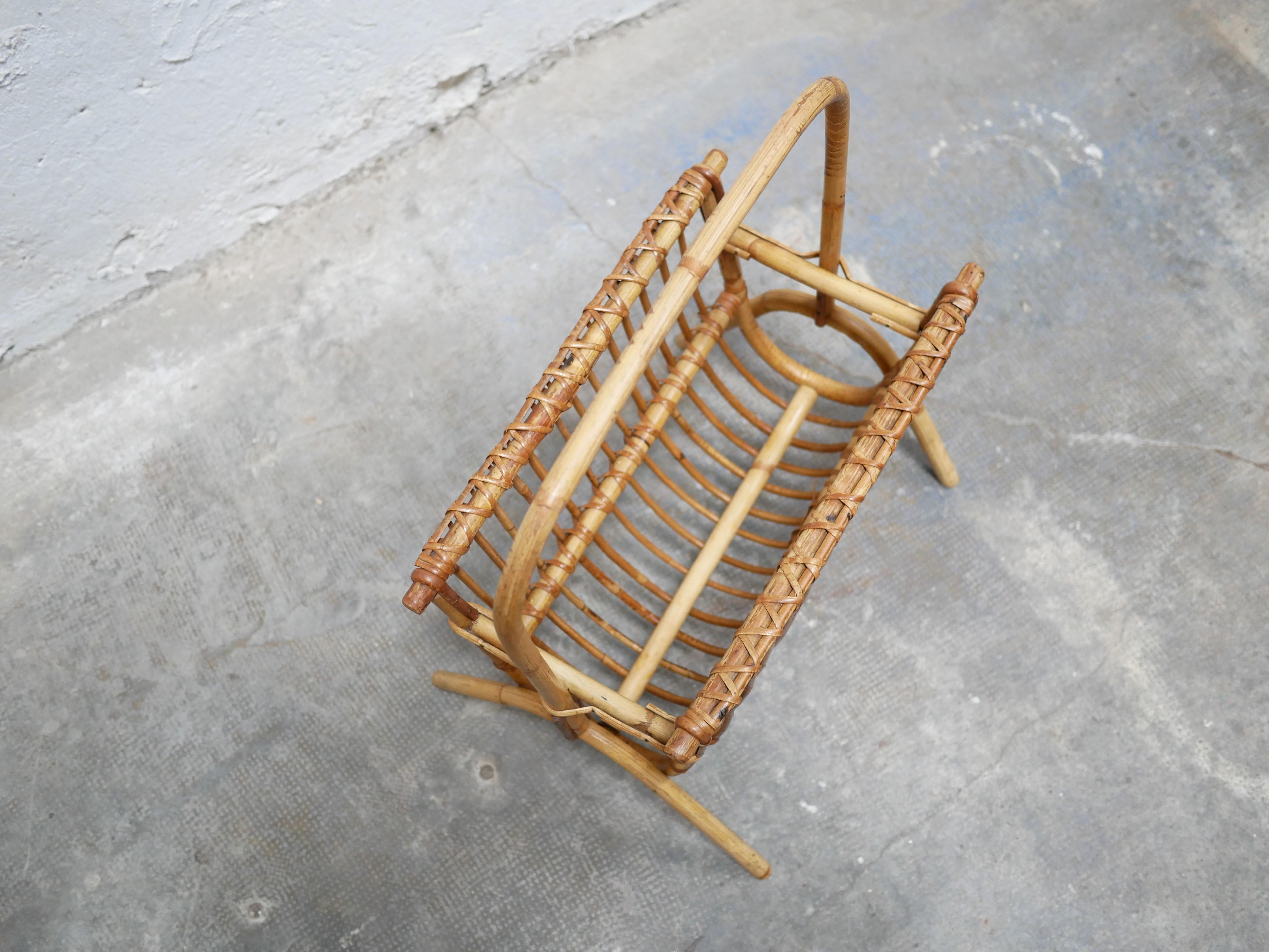 Vintage rattan magazine rack For Sale 7