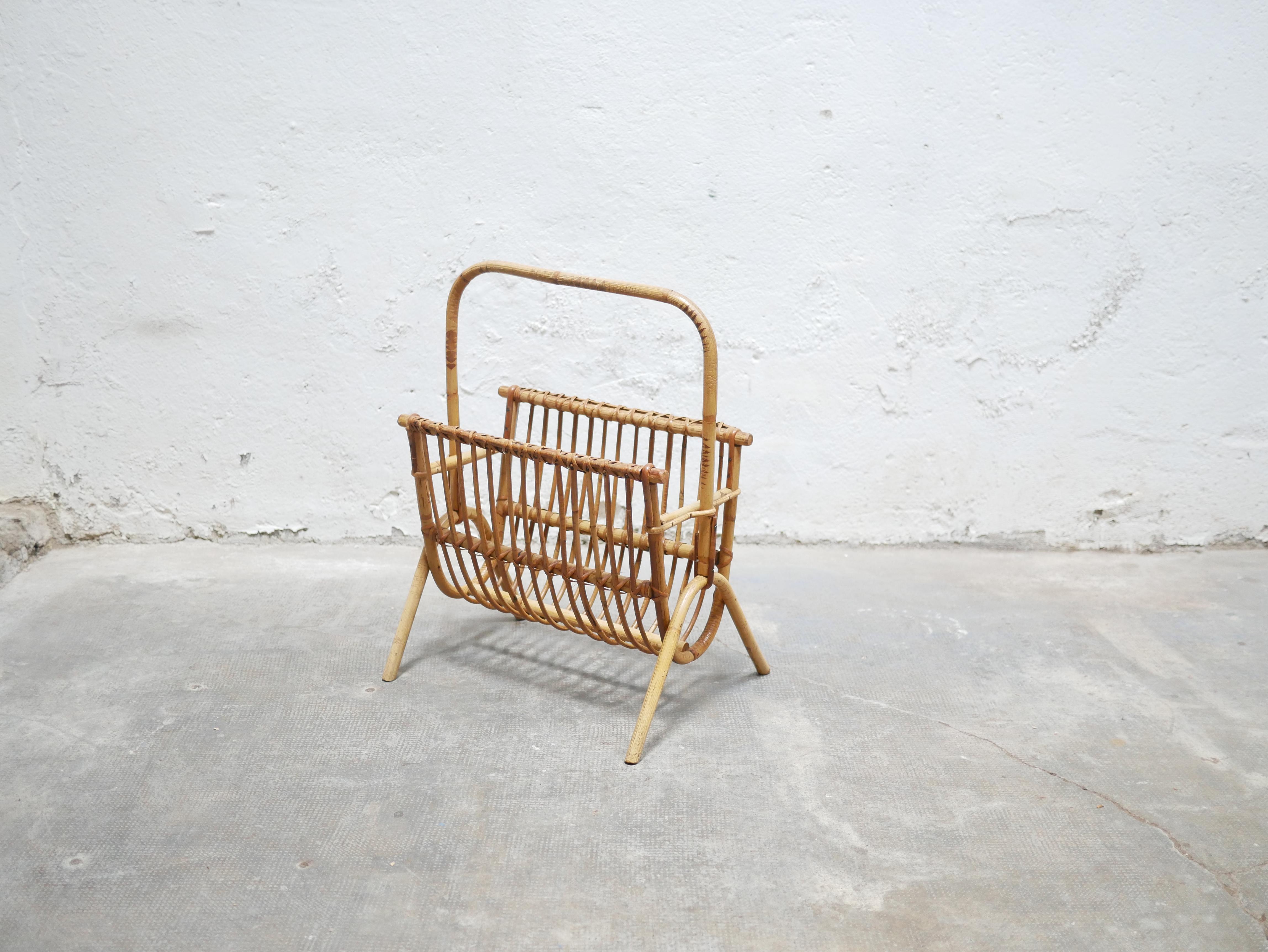 French Vintage rattan magazine rack For Sale