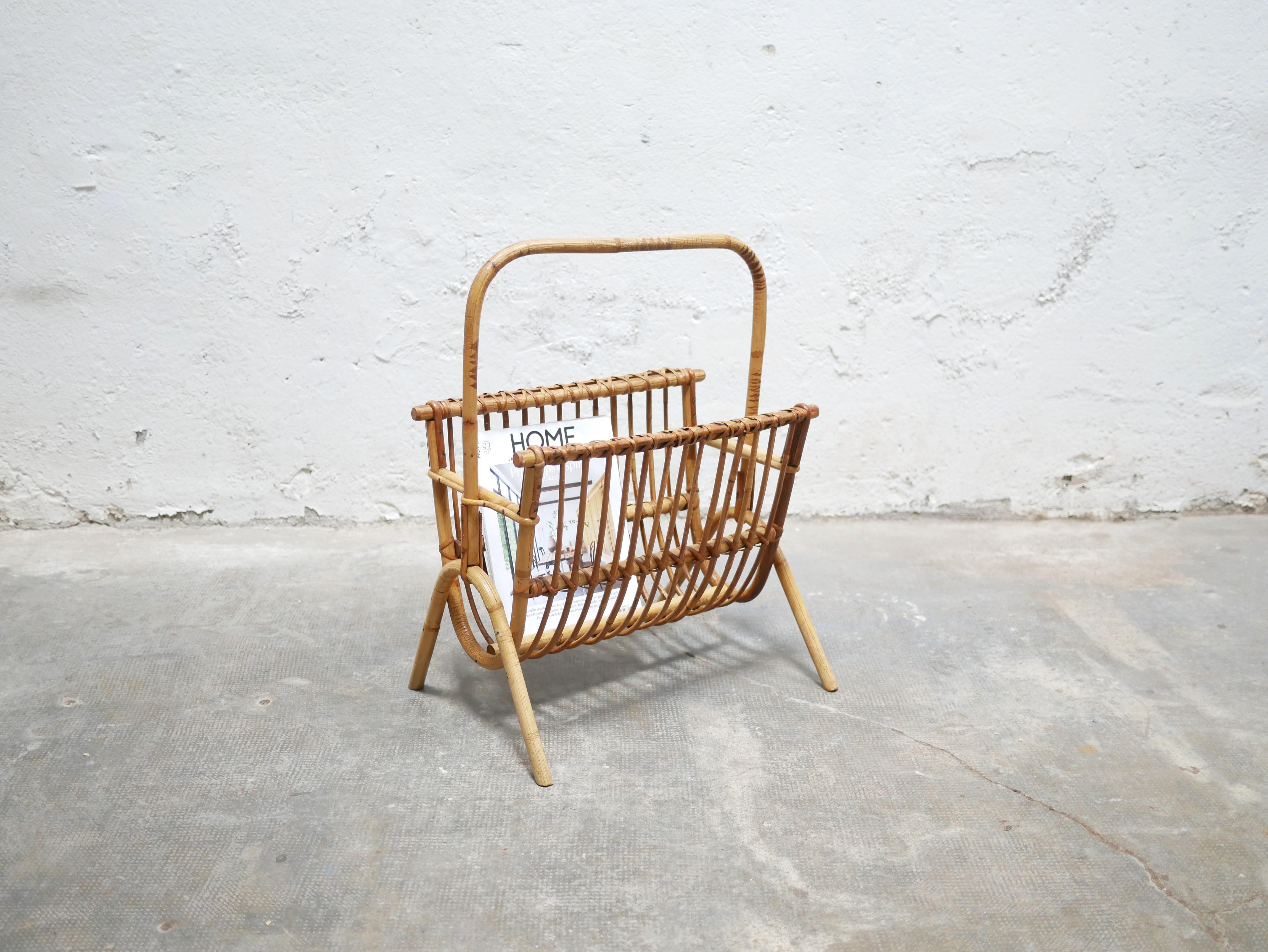 Vintage rattan magazine rack For Sale 2