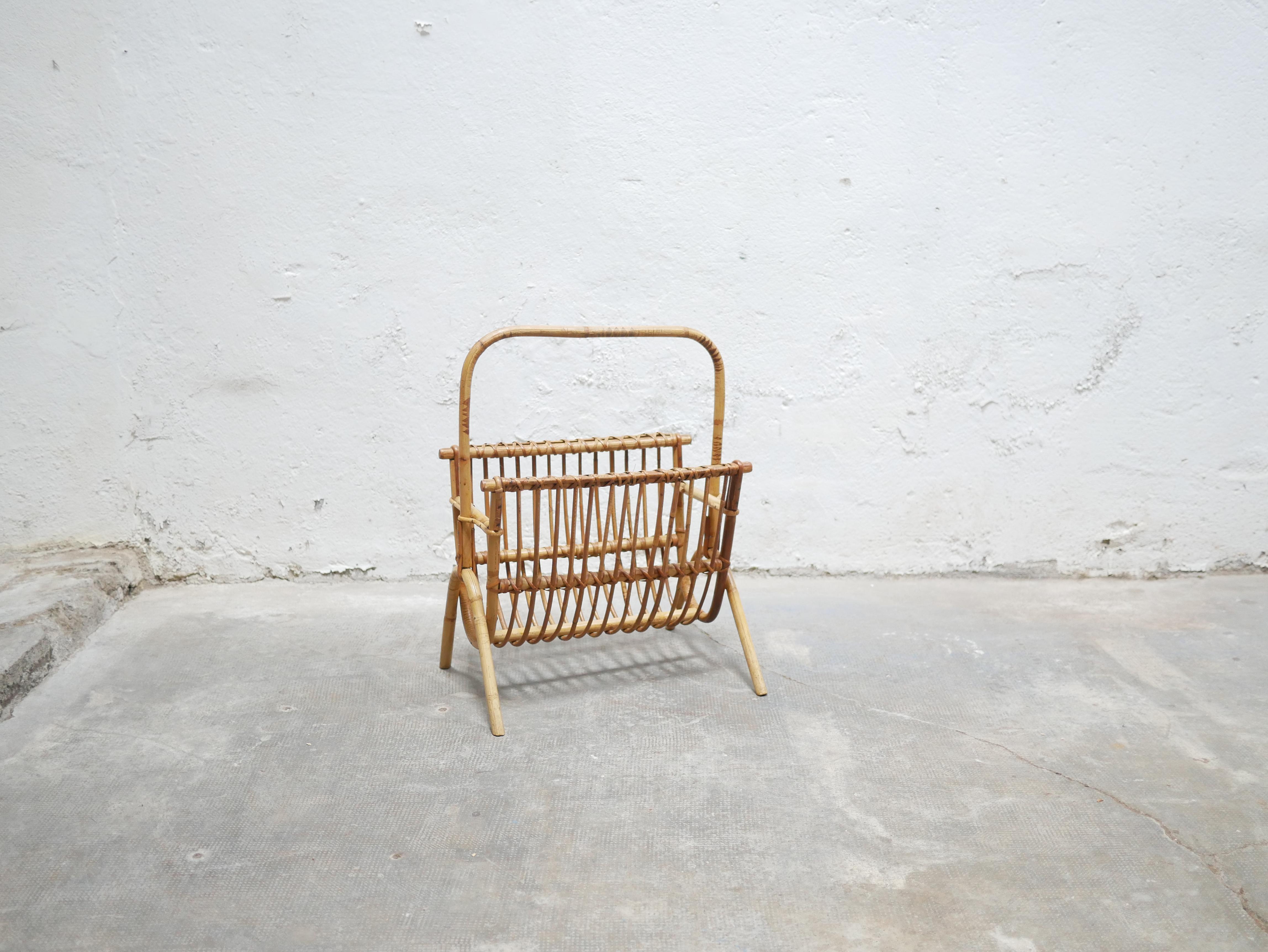 Vintage rattan magazine rack For Sale 3