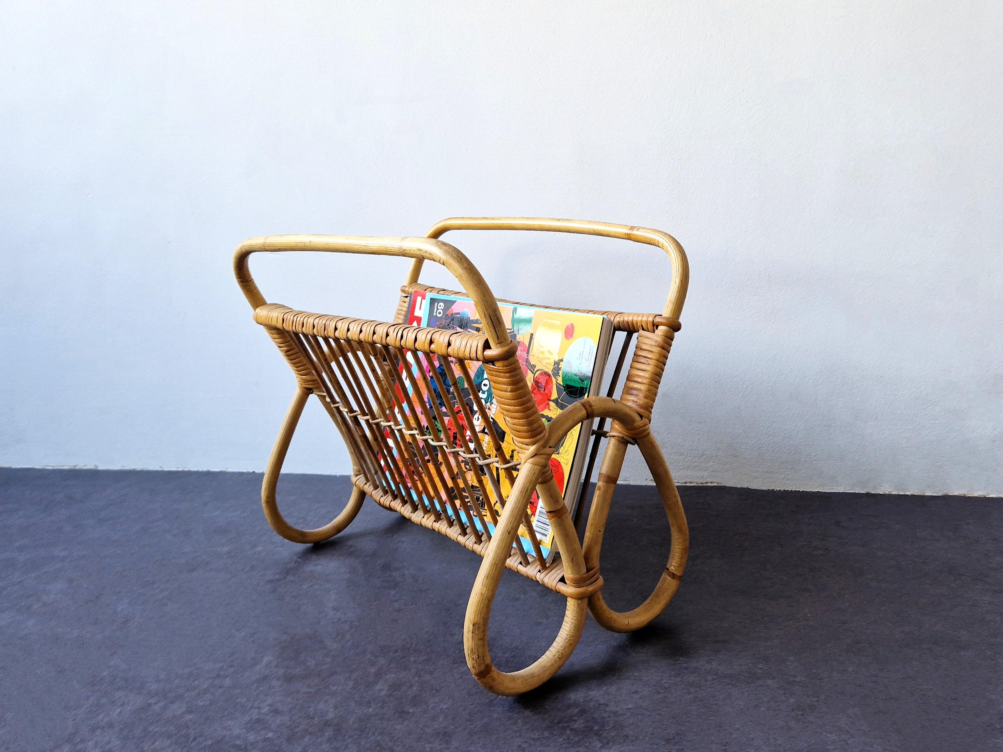 Vintage rattan magazine rack, The Netherlands 1960's In Good Condition For Sale In Steenwijk, NL