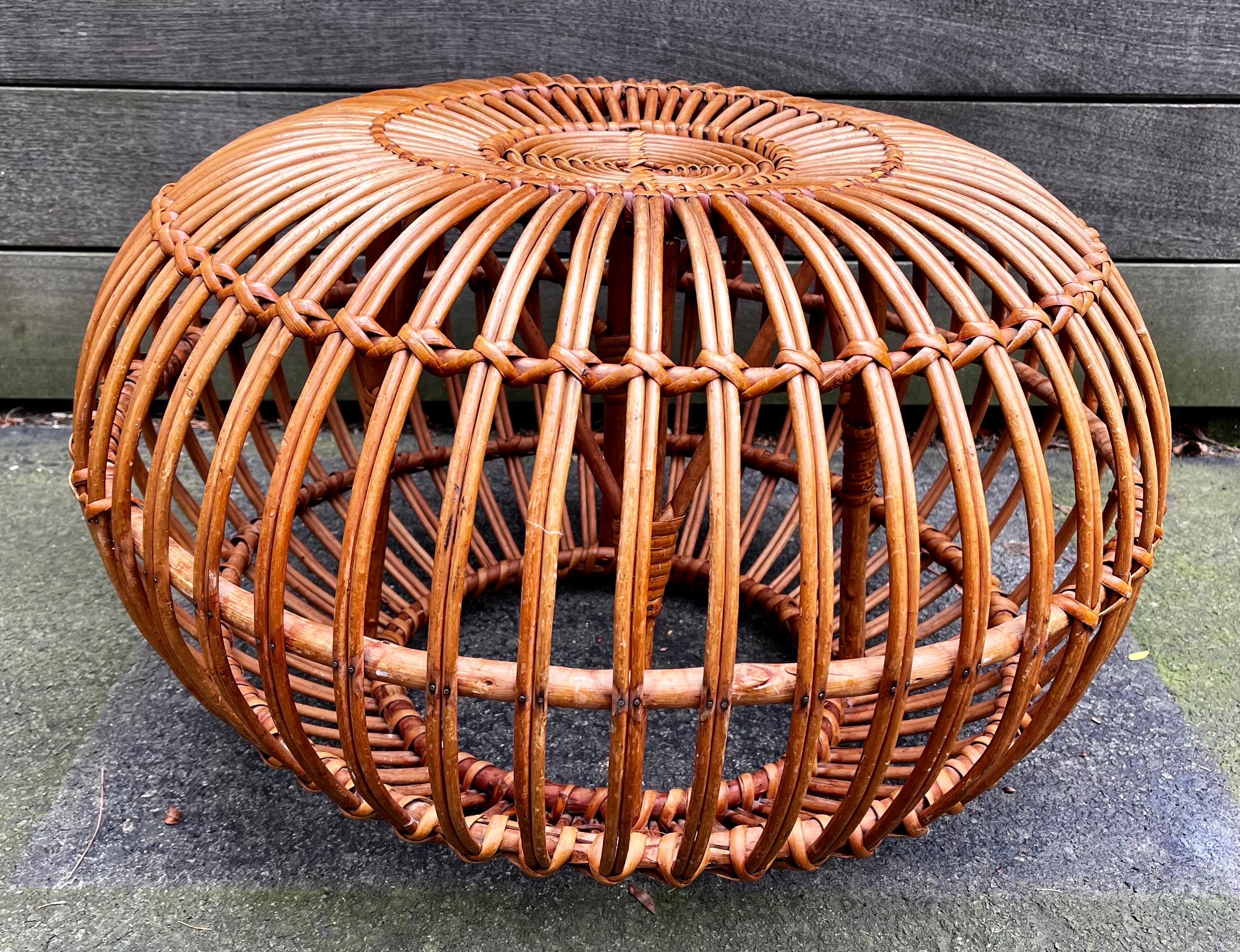 Otomana vintage de ratán 
de Franco Albini, Italia, c. 1950

