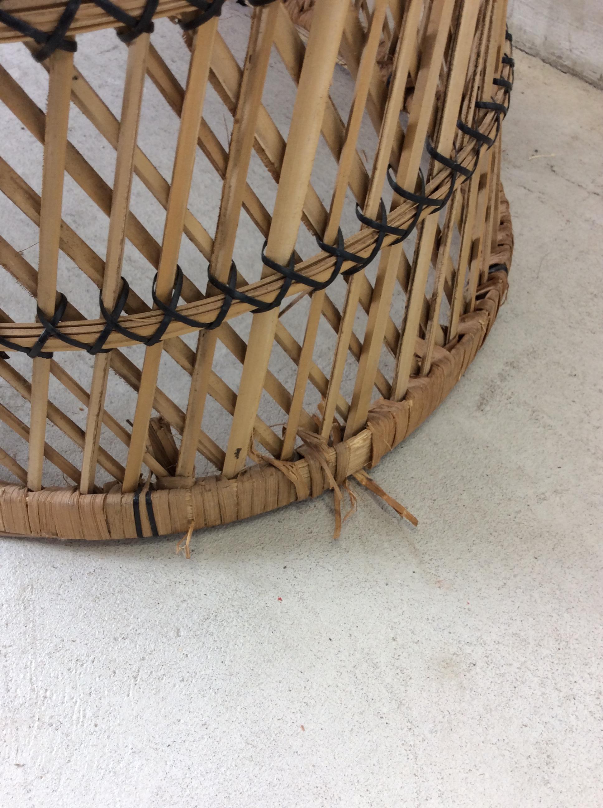 20ième siècle Table basse ovale en rotin vintage en vente