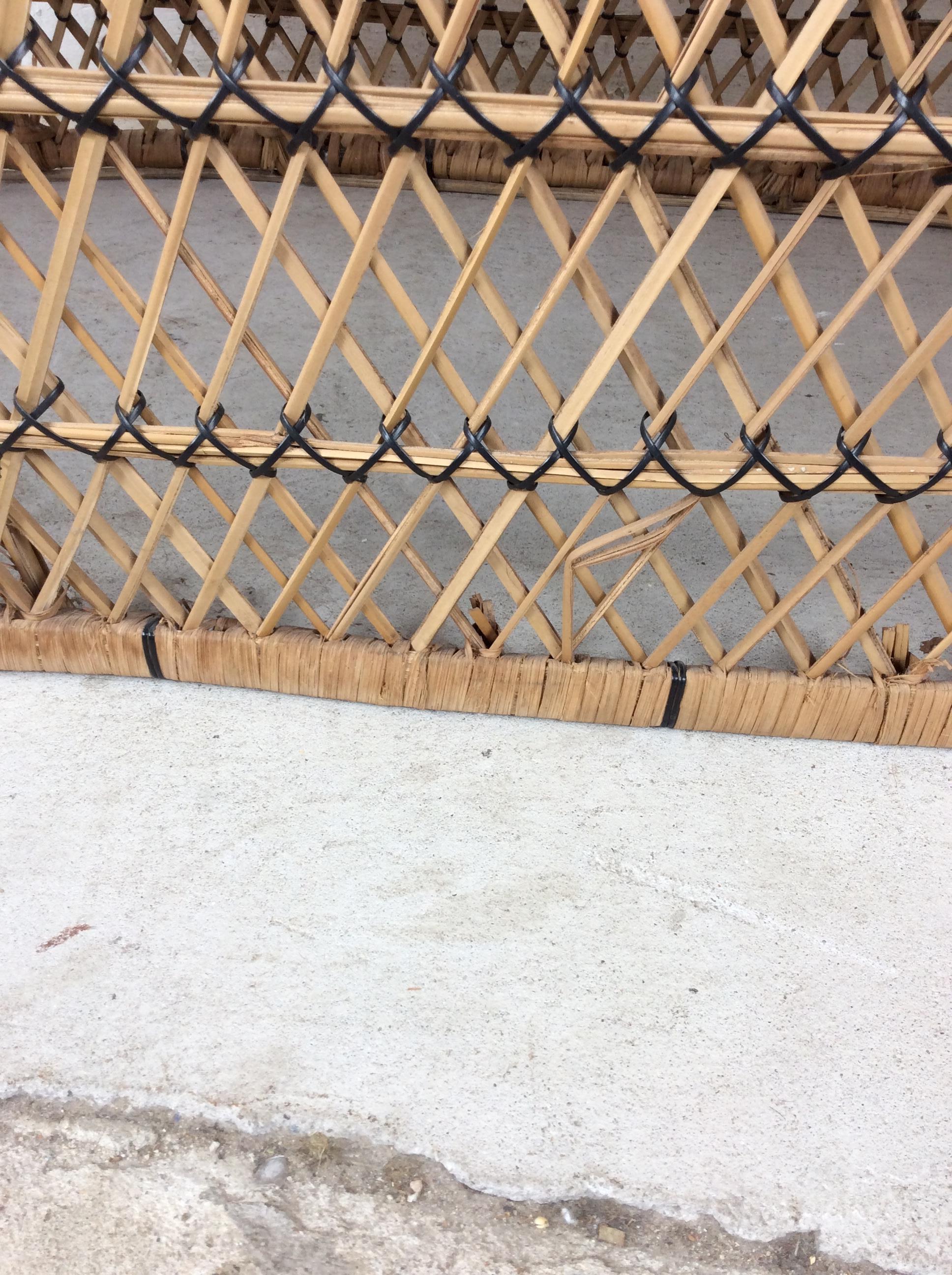 Table basse ovale en rotin vintage en vente 1