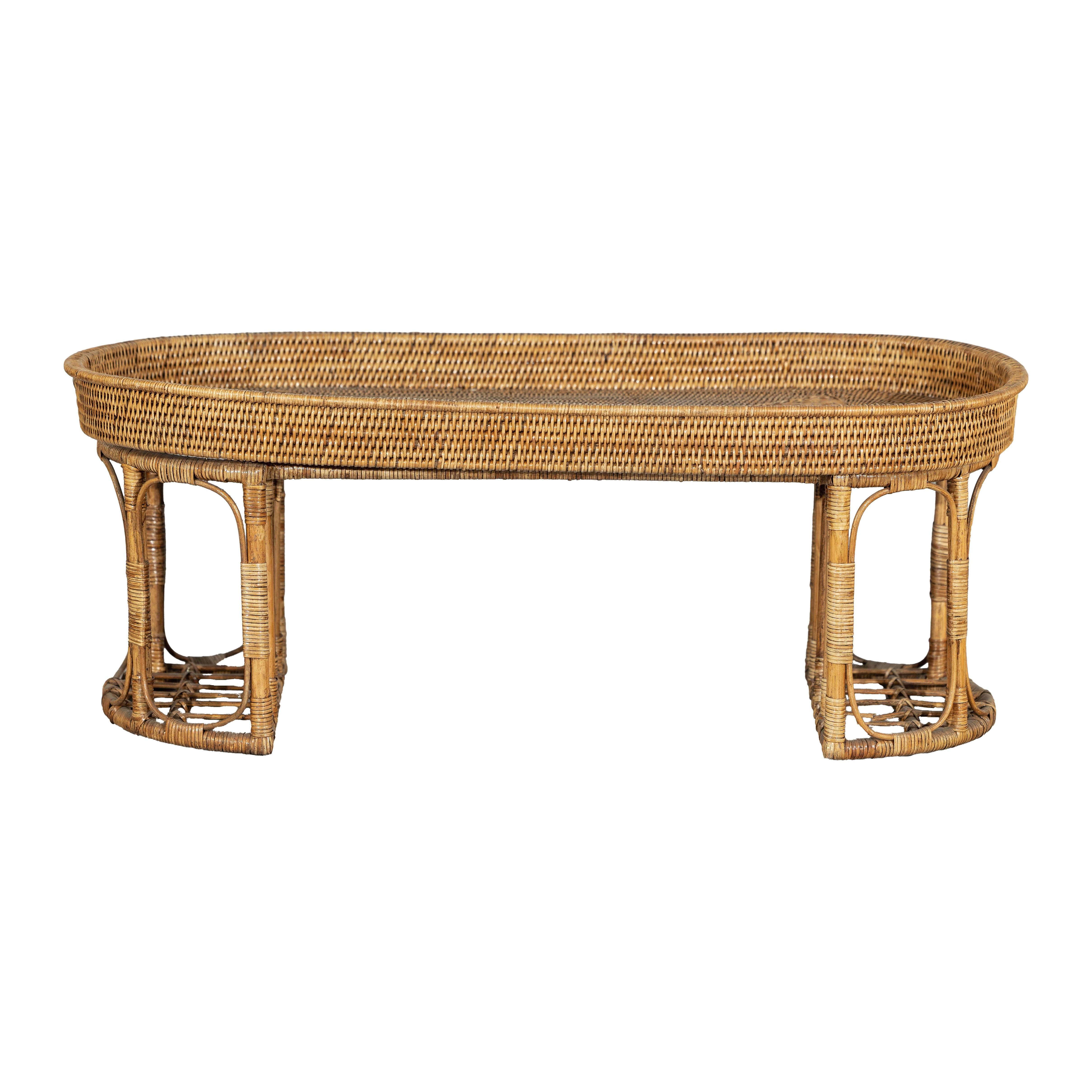 Tavolo o tavolino da caffè ovale in rattan vintage con bordo rialzato in vendita 6