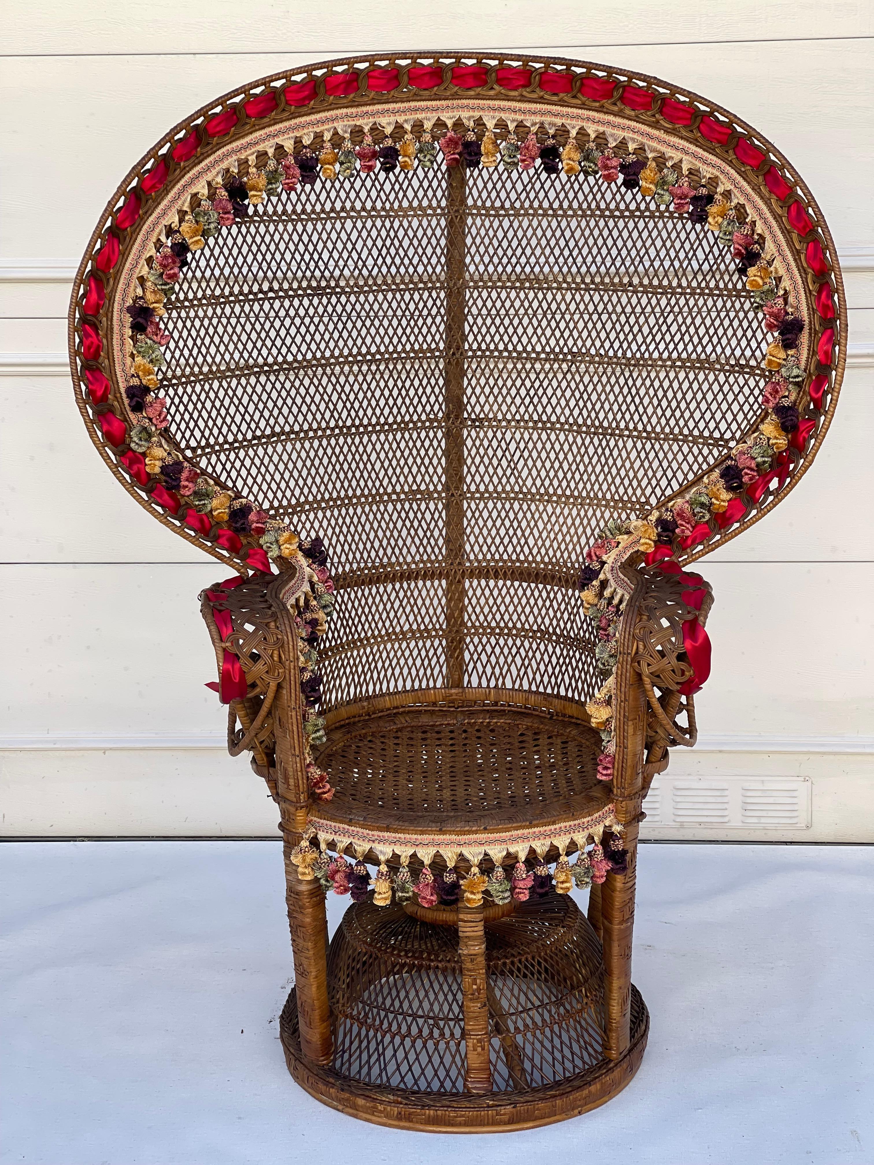 Vintage Rattan Pfau Sessel mit Fransen und Samt Kissen im Angebot 4