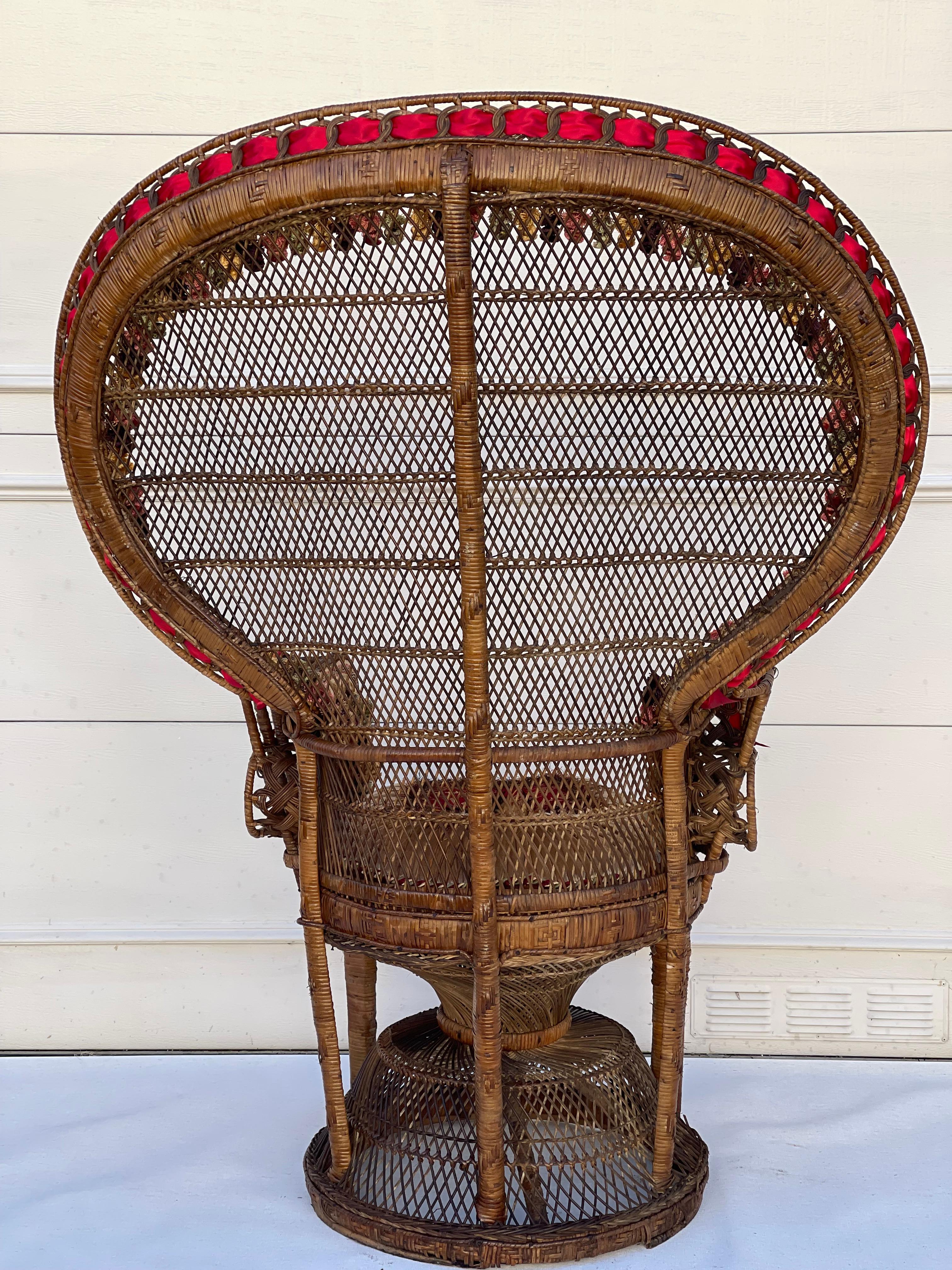 Vintage Rattan Pfau Sessel mit Fransen und Samt Kissen im Angebot 5