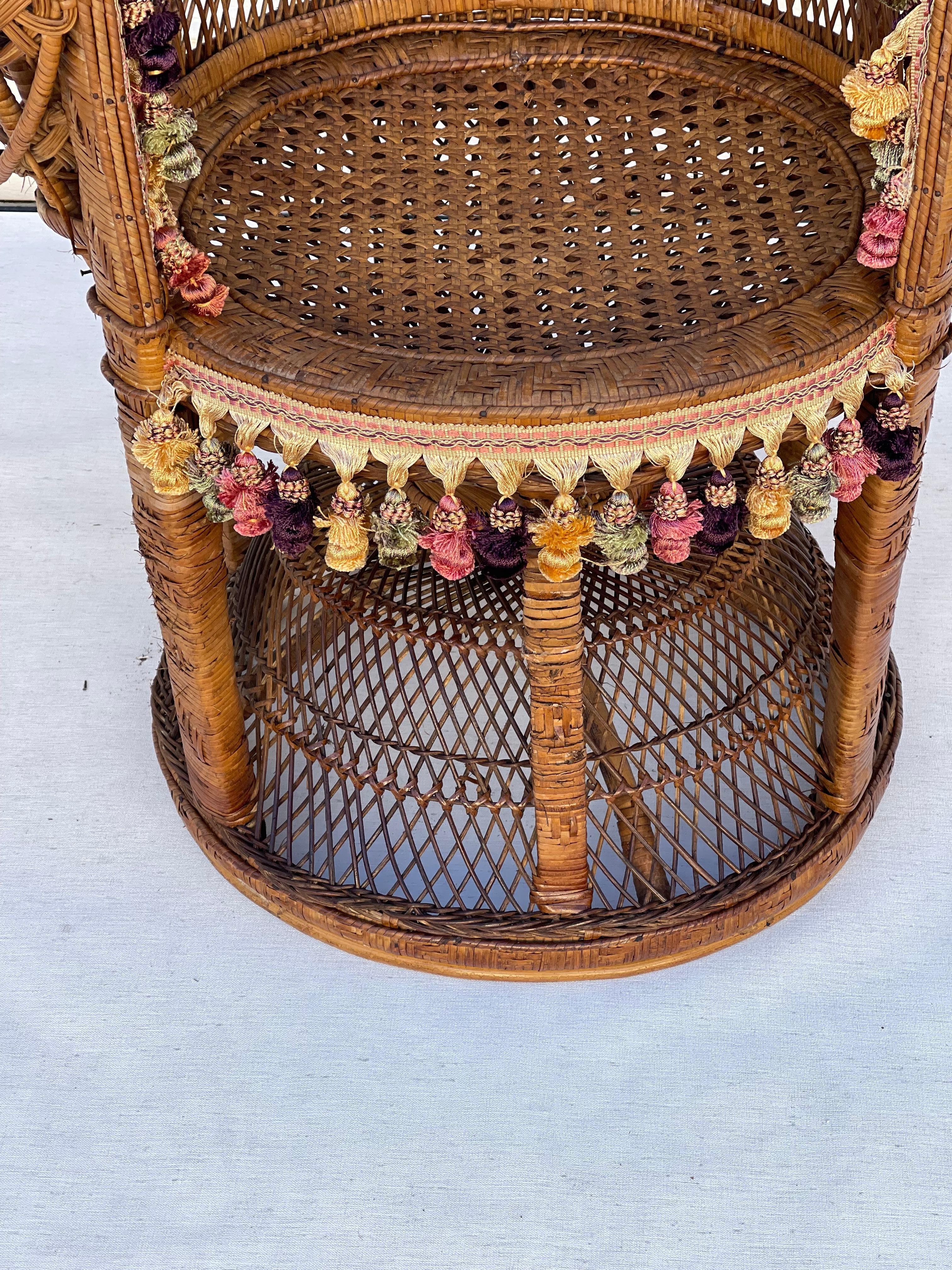 Vintage Rattan Pfau Sessel mit Fransen und Samt Kissen im Angebot 7