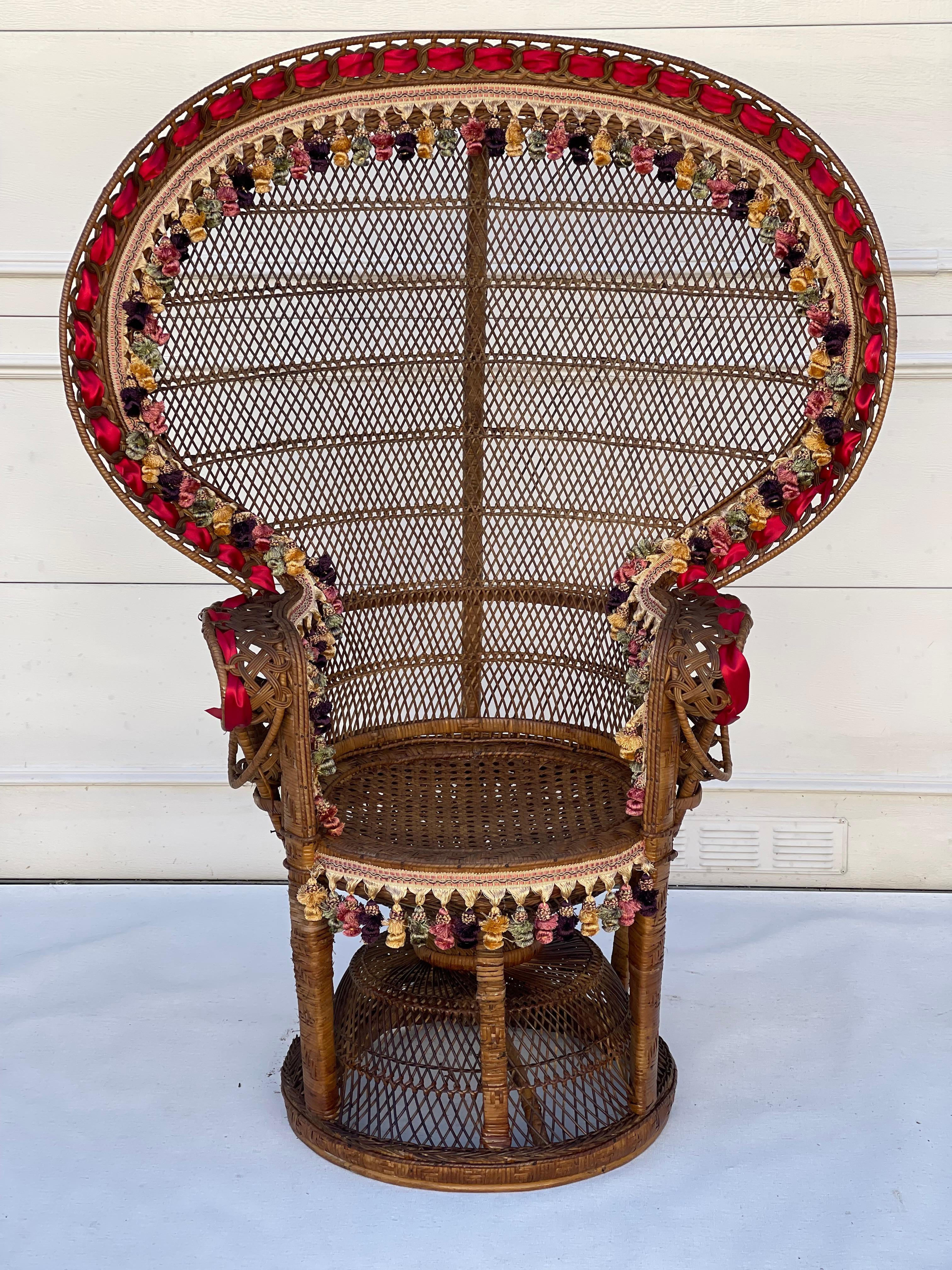 Vintage Rattan Pfau Sessel mit Fransen und Samt Kissen im Angebot 3