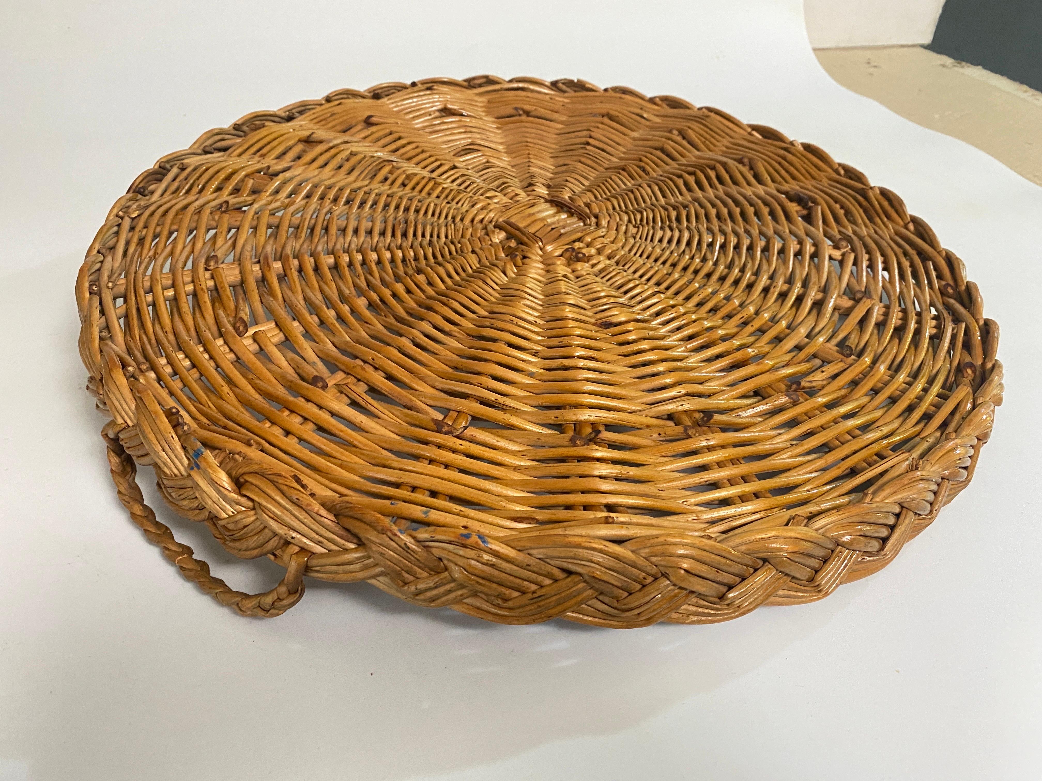 Vintage Rattan Platter with an Old Patina France, 1970 In Good Condition For Sale In Auribeau sur Siagne, FR