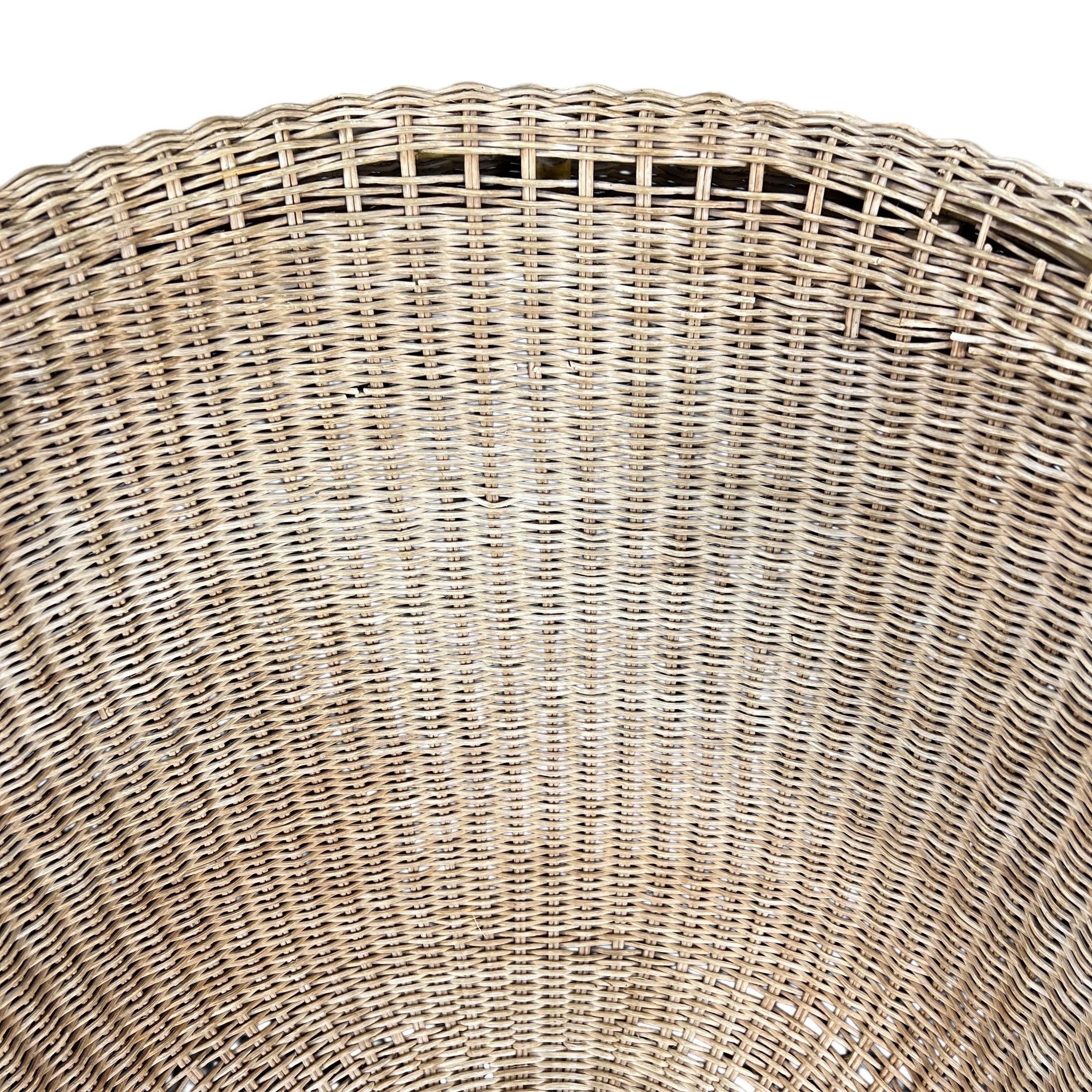 Vintage Rattan Pod Lounge Chair in the Style of Eero Aarnio For Sale 4