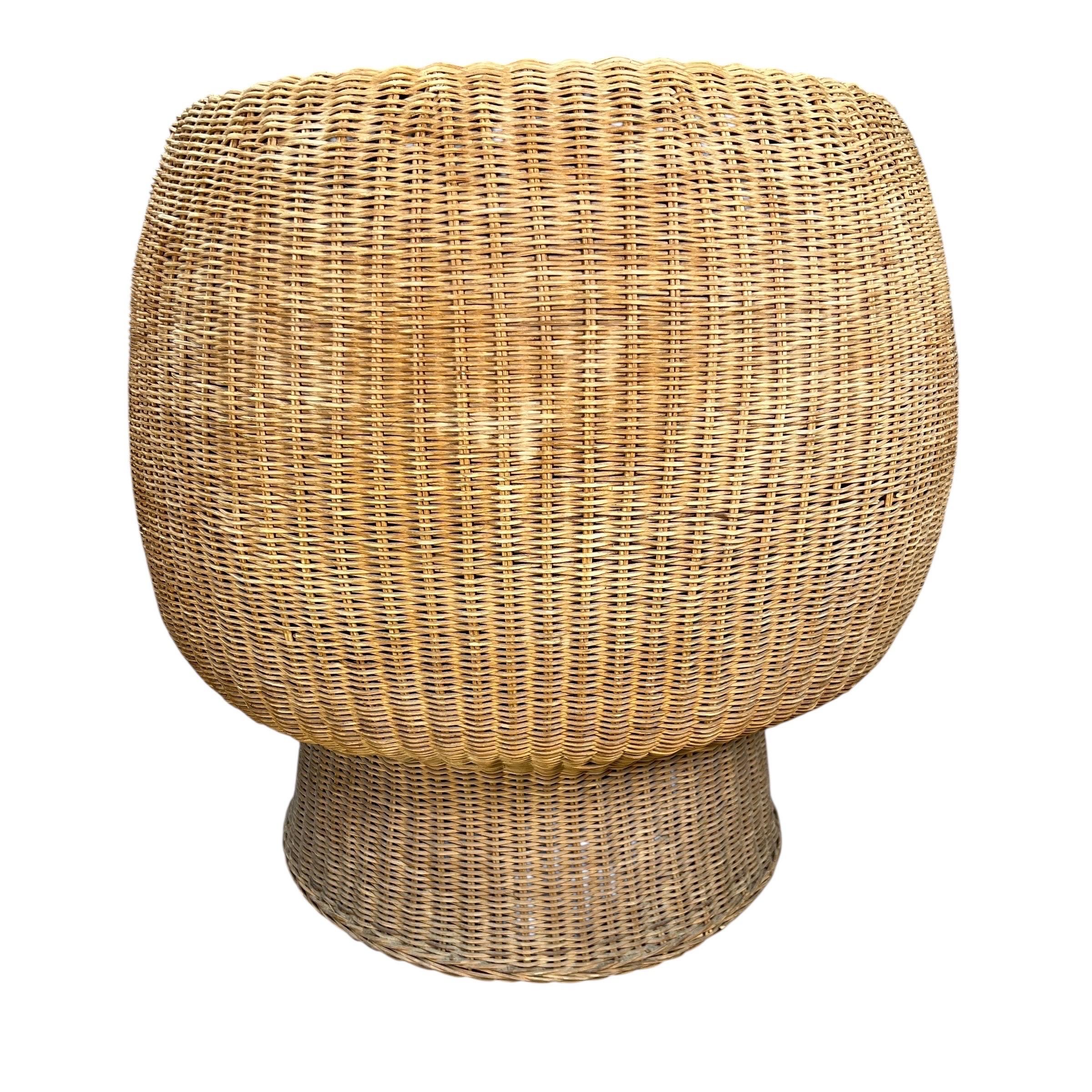 Vintage Rattan Pod Lounge Chair in the Style of Eero Aarnio In Good Condition For Sale In Esperance, NY