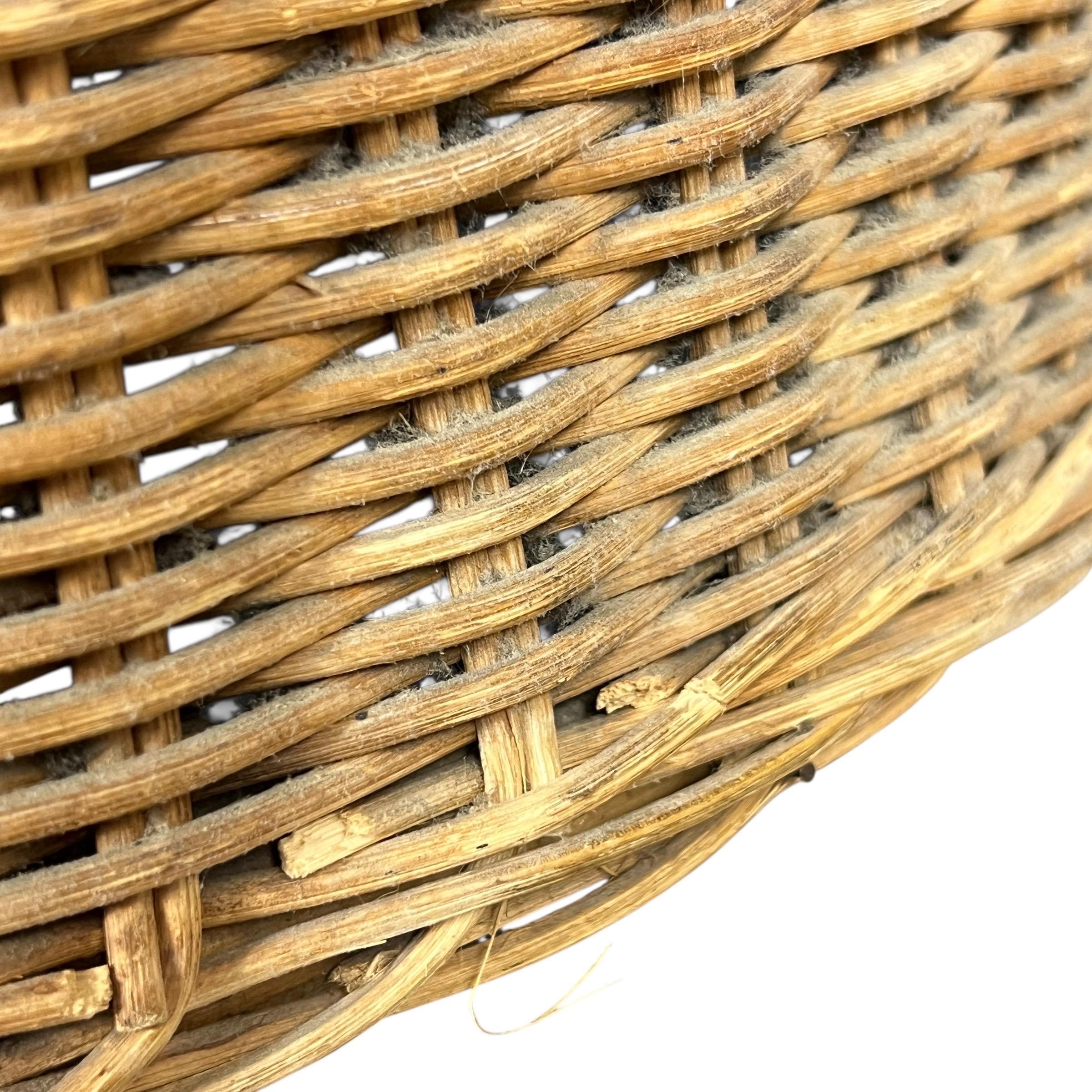 Vintage Rattan Pod Lounge Chair in the Style of Eero Aarnio For Sale 1