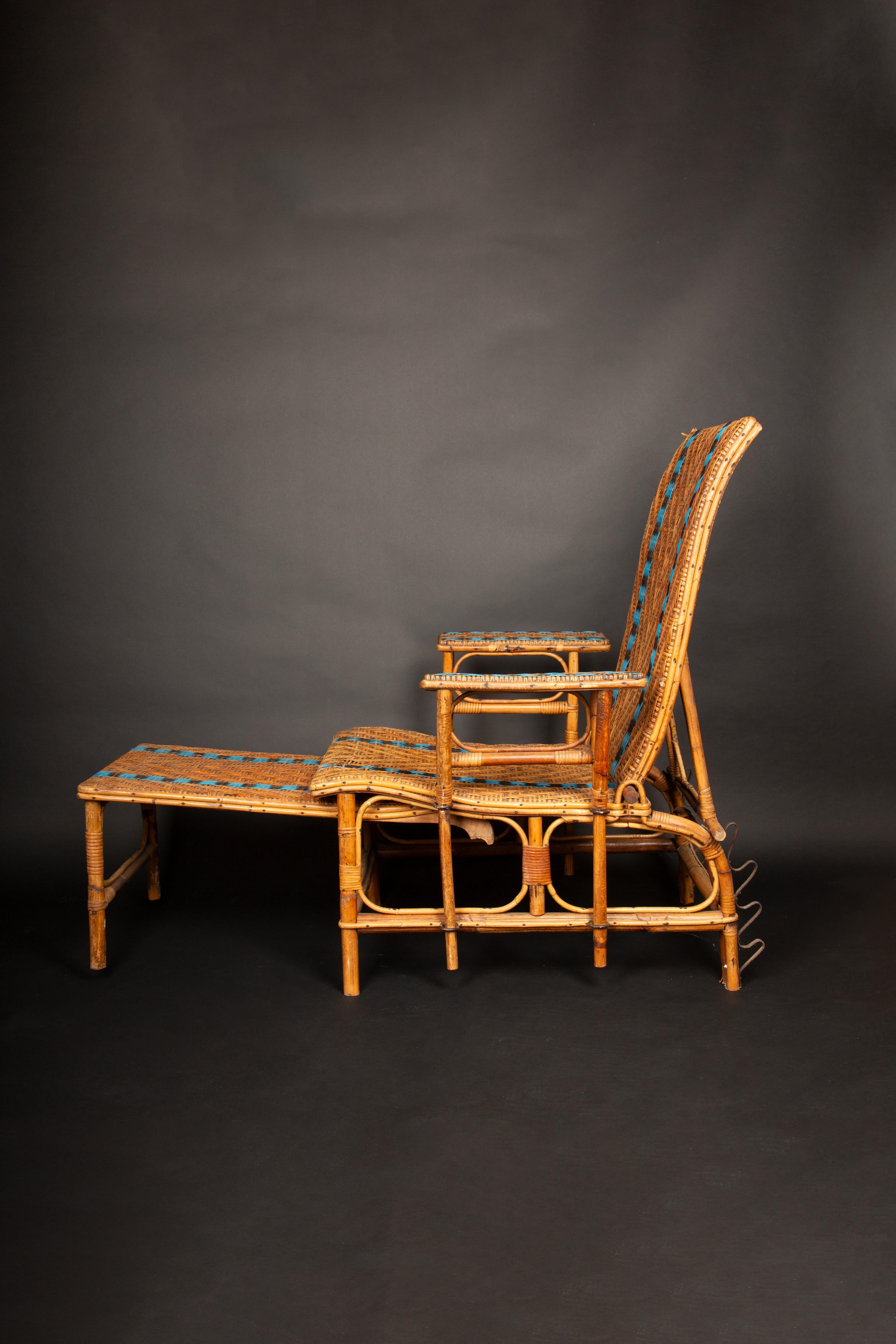 Vintage Rattan Reclining Chaise with Pull-Out Leg Rest and Blue Accents In Good Condition In New York, NY