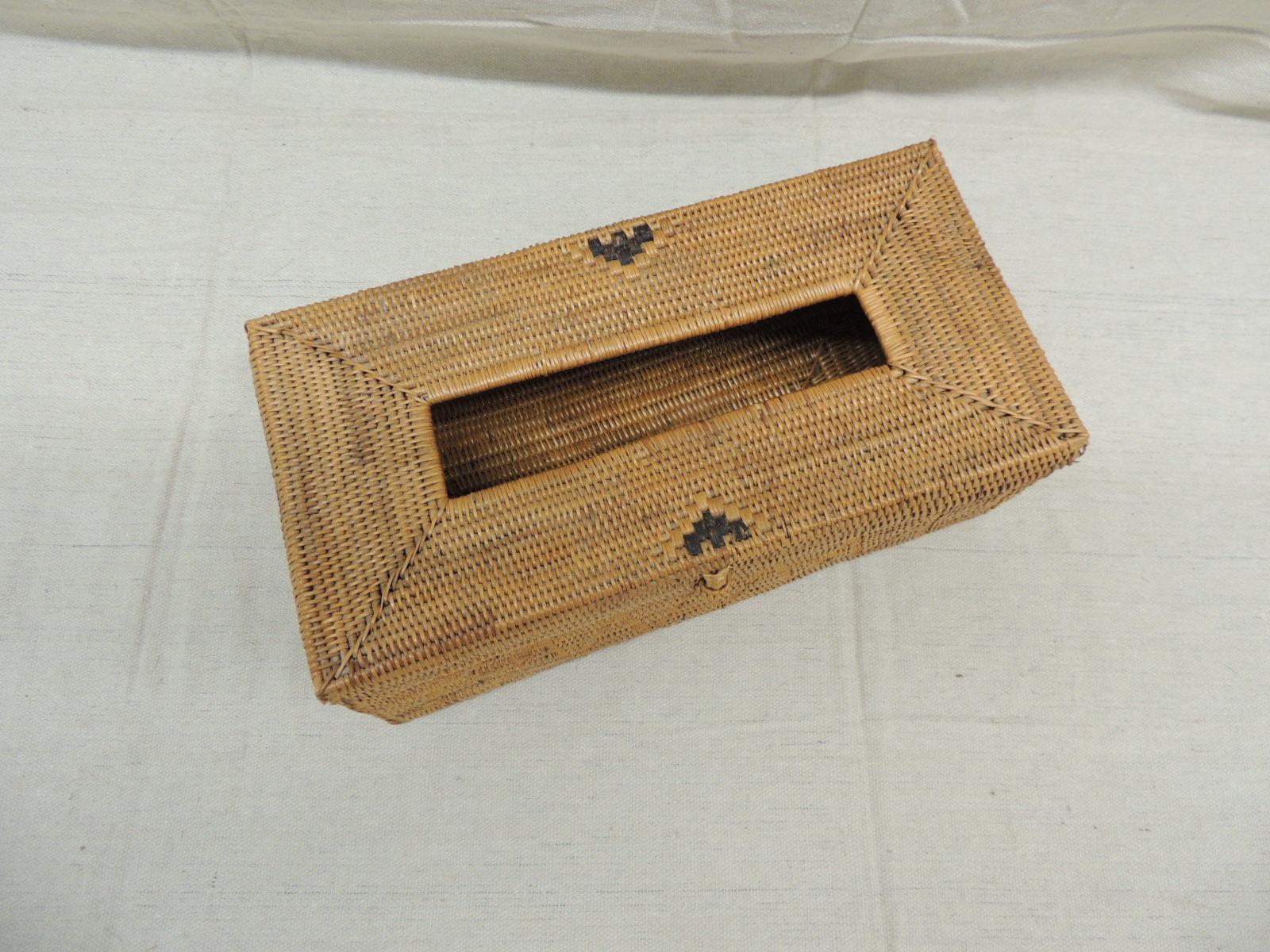 Vintage rattan rectangular tissue box holder
Woven details with hinged lid and a small closure belt.
Zig Zag front pattern
Size: 11 x 5.5 x 3.5 H.