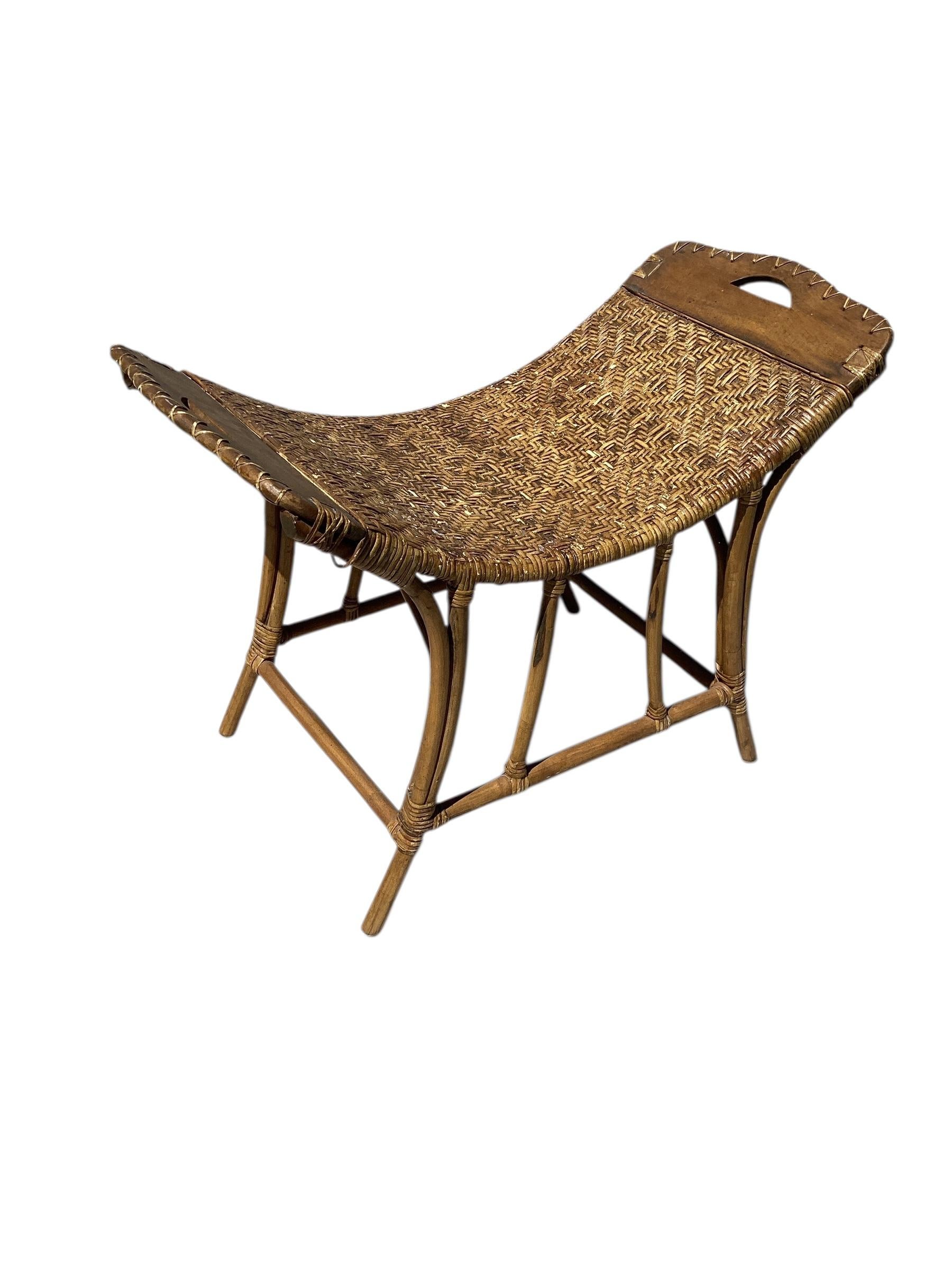 Milieu du XXe siècle Banc vintage en rotin en vente