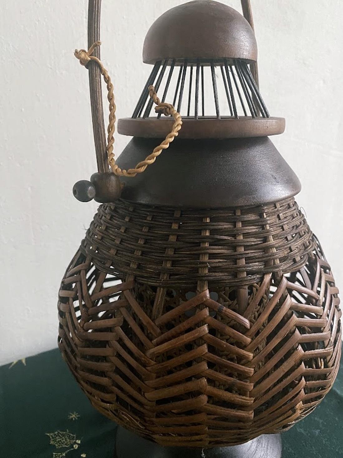 Lámpara de mesa vintage de ratán Circa años 80 en venta 7